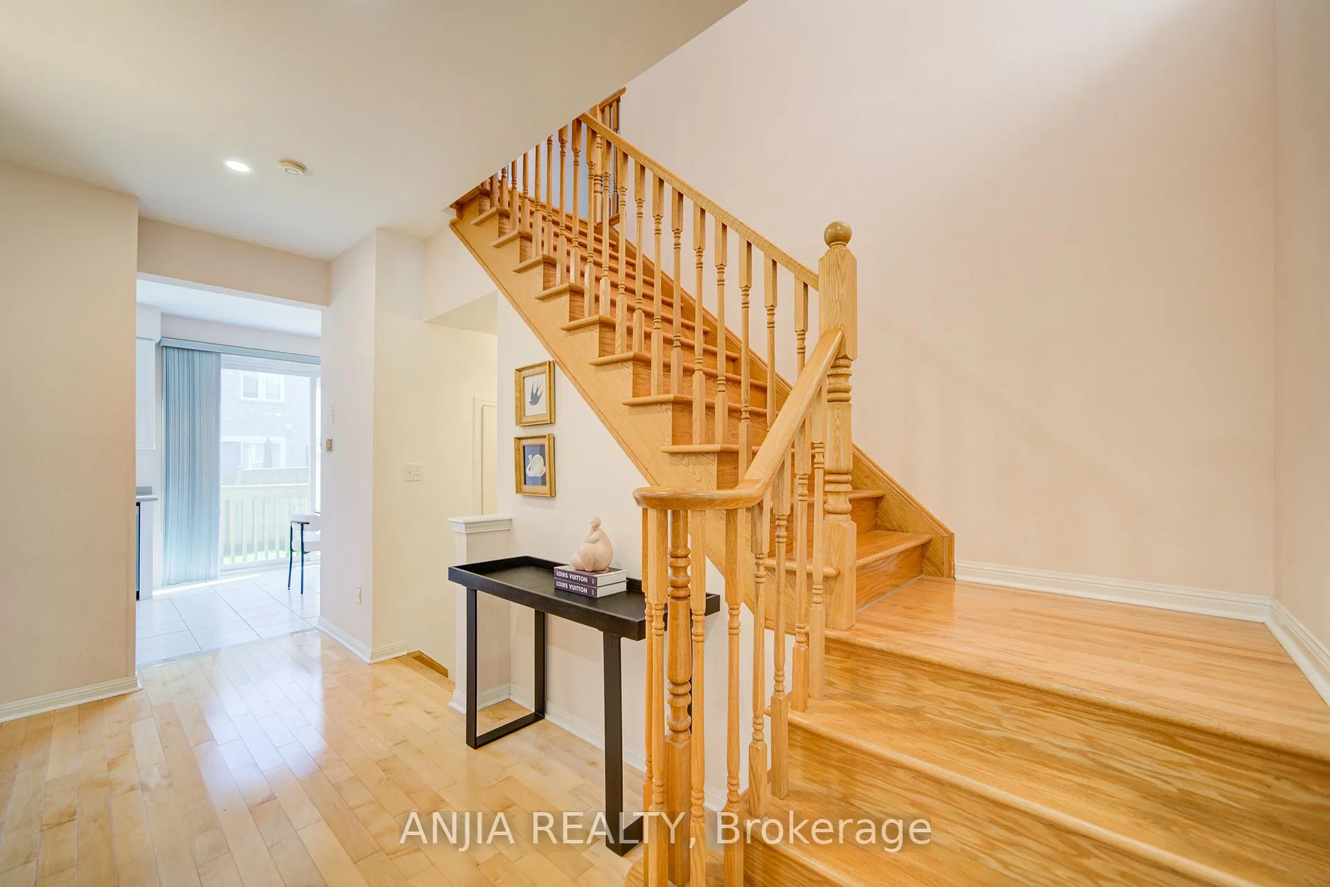 Photo 11 of 131 Winston Castle Drive, Markham, Berczy — HOMEH