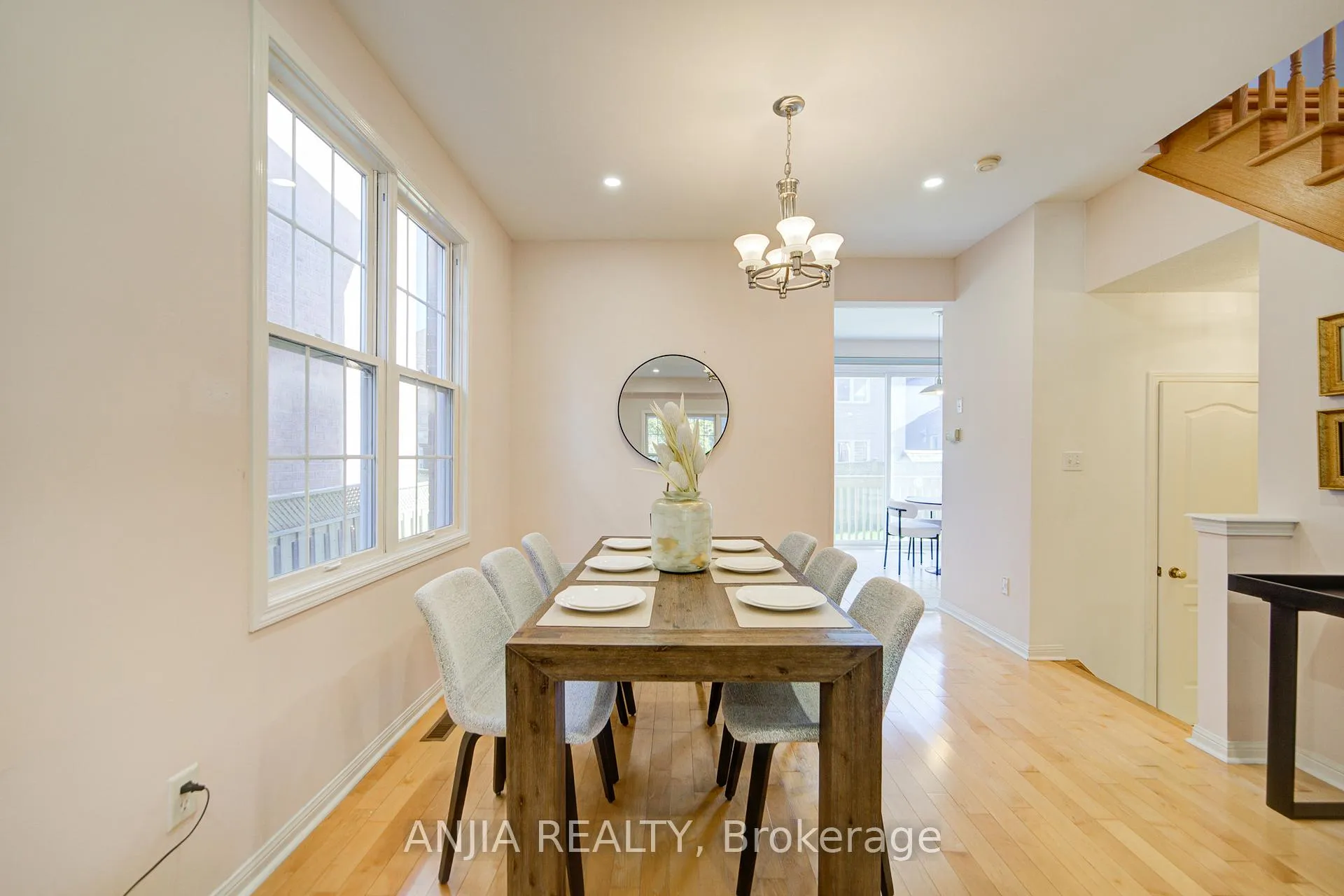 Photo 13 of 131 Winston Castle Drive, Markham, Berczy — HOMEH