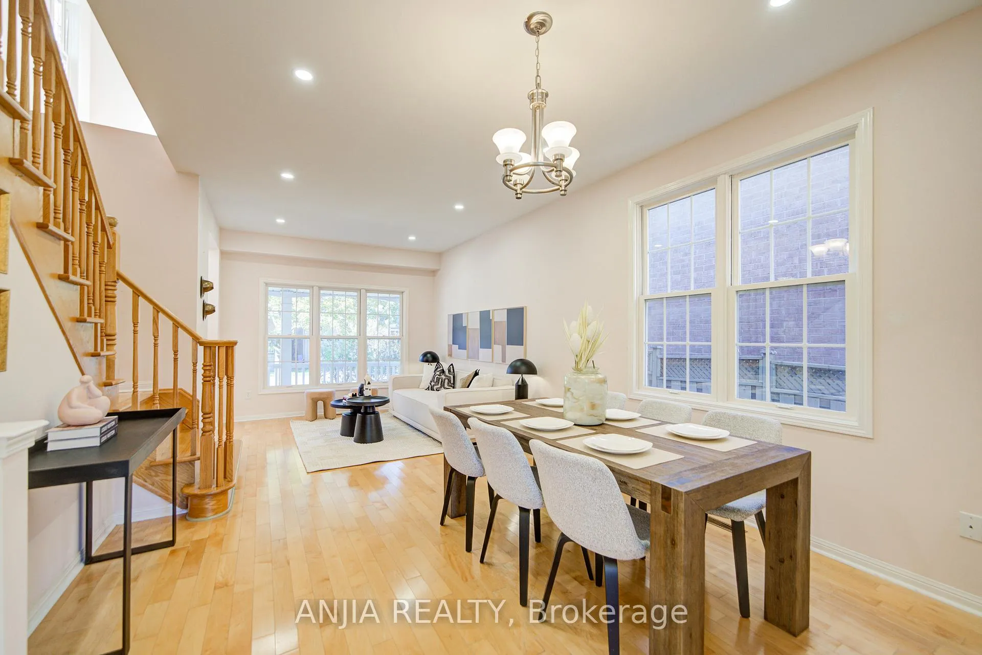 Photo 14 of 131 Winston Castle Drive, Markham, Berczy — HOMEH