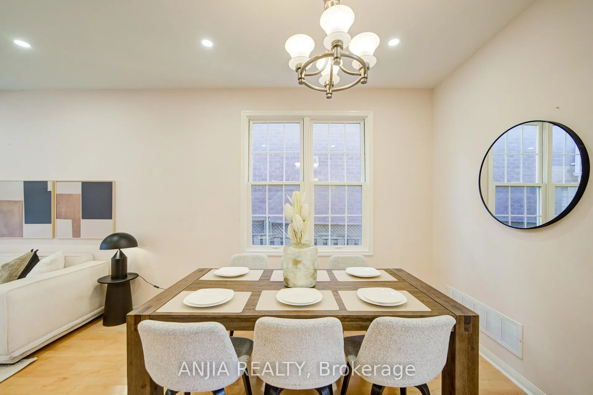 Photo 15 of 131 Winston Castle Drive, Markham, Berczy — HOMEH