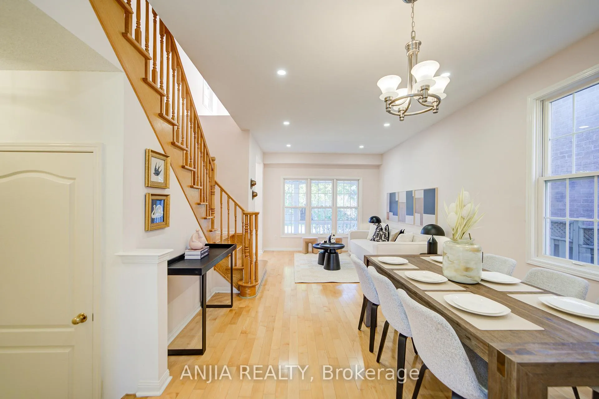 Photo 16 of 131 Winston Castle Drive, Markham, Berczy — HOMEH