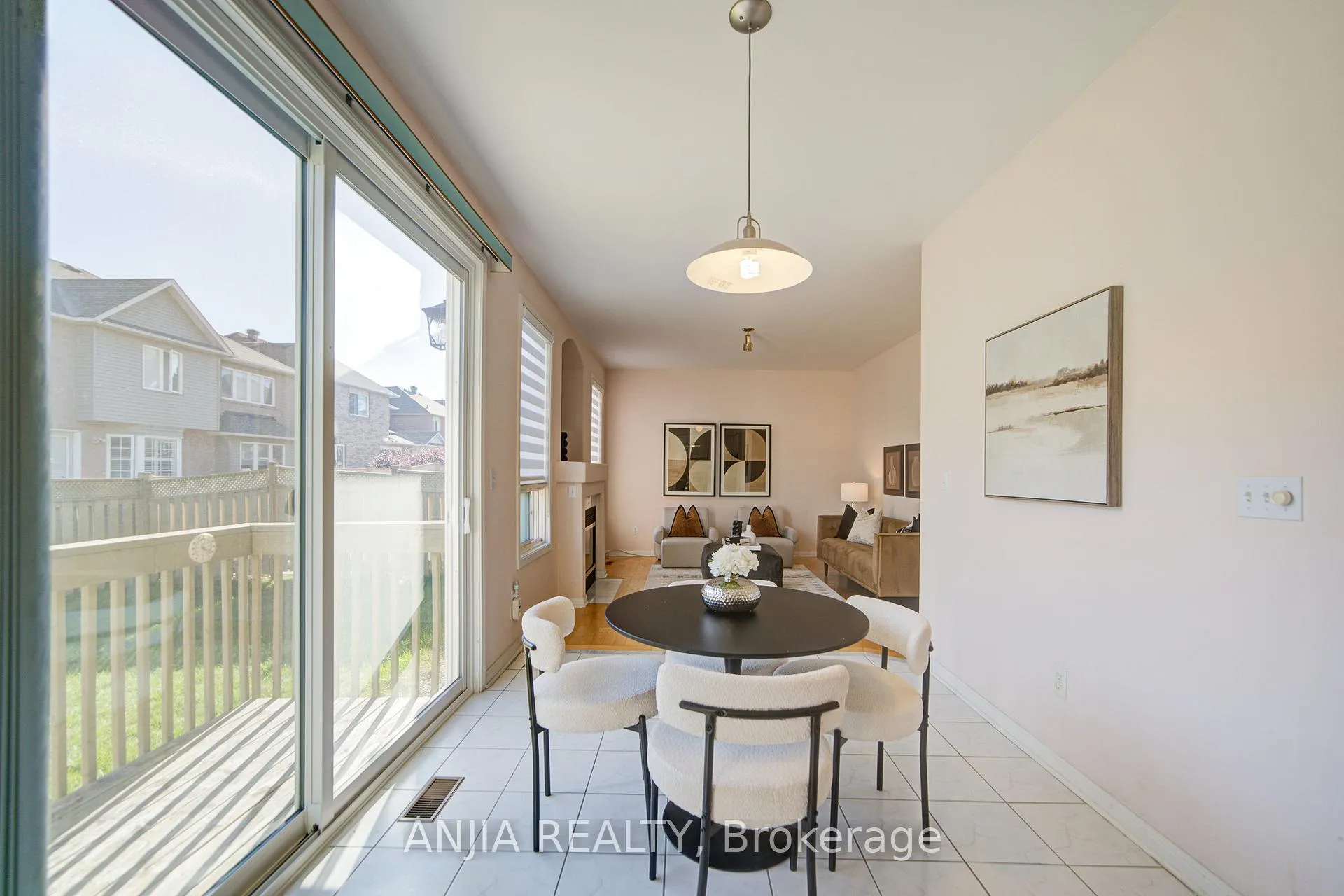 Photo 20 of 131 Winston Castle Drive, Markham, Berczy — HOMEH