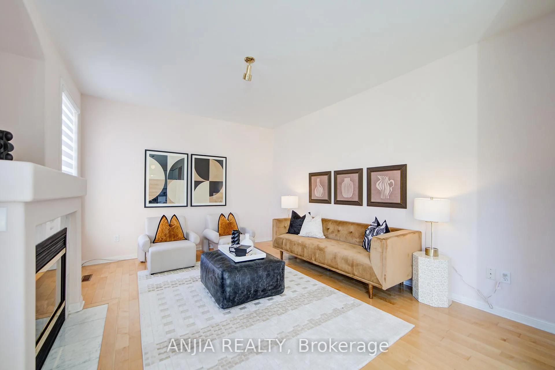Photo 24 of 131 Winston Castle Drive, Markham, Berczy — HOMEH