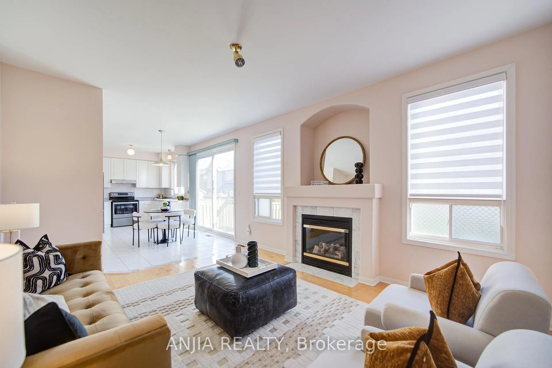 Photo 26 of 131 Winston Castle Drive, Markham, Berczy — HOMEH
