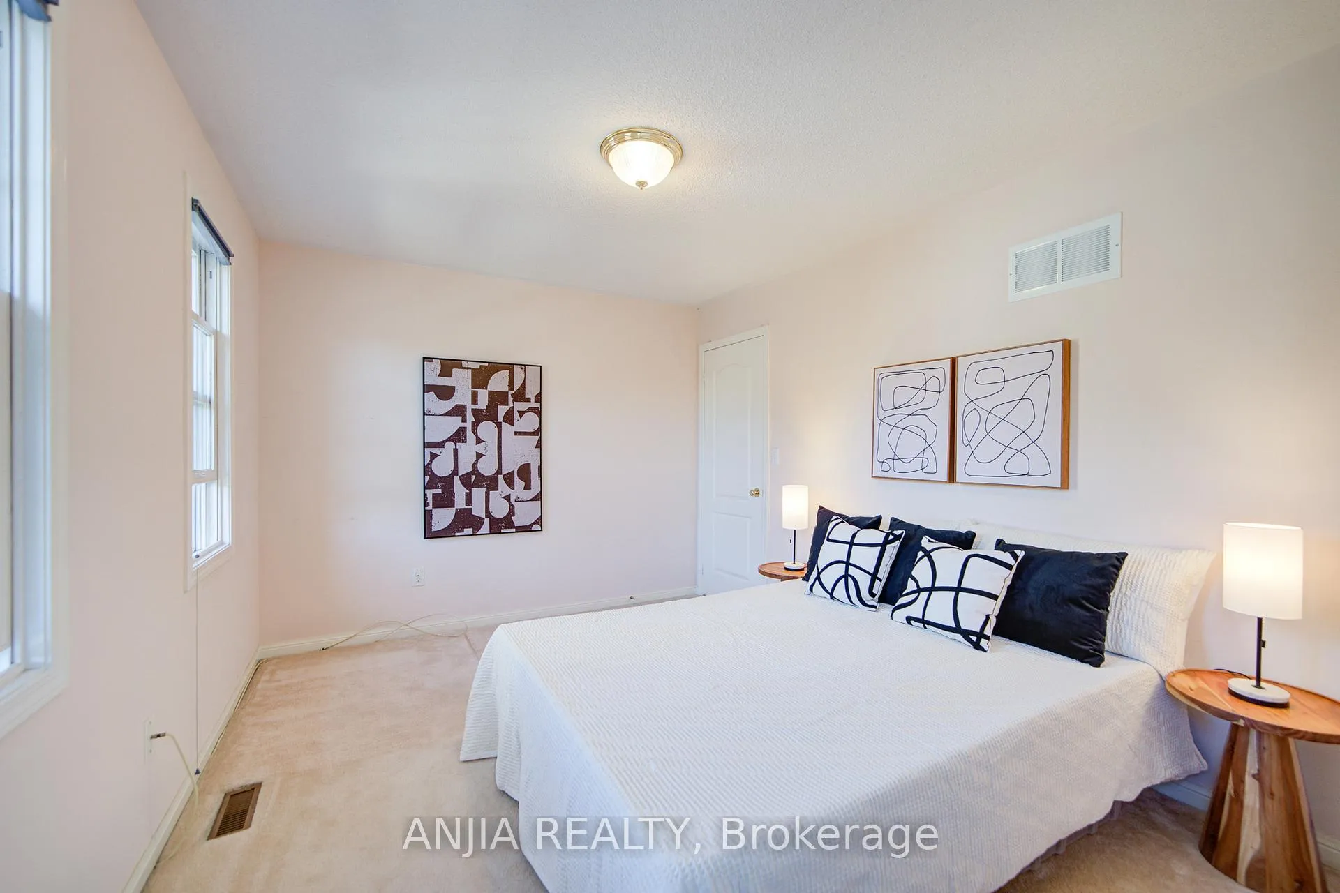 Photo 39 of 131 Winston Castle Drive, Markham, Berczy — HOMEH