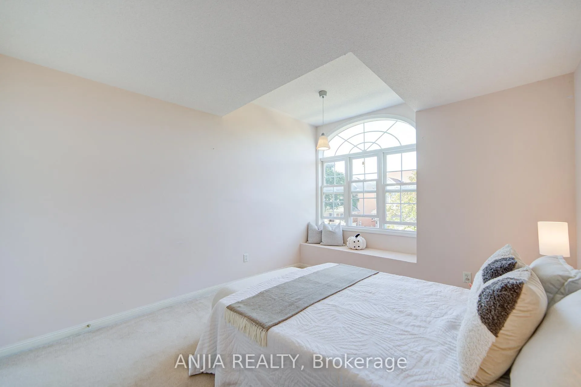 Photo 44 of 131 Winston Castle Drive, Markham, Berczy — HOMEH