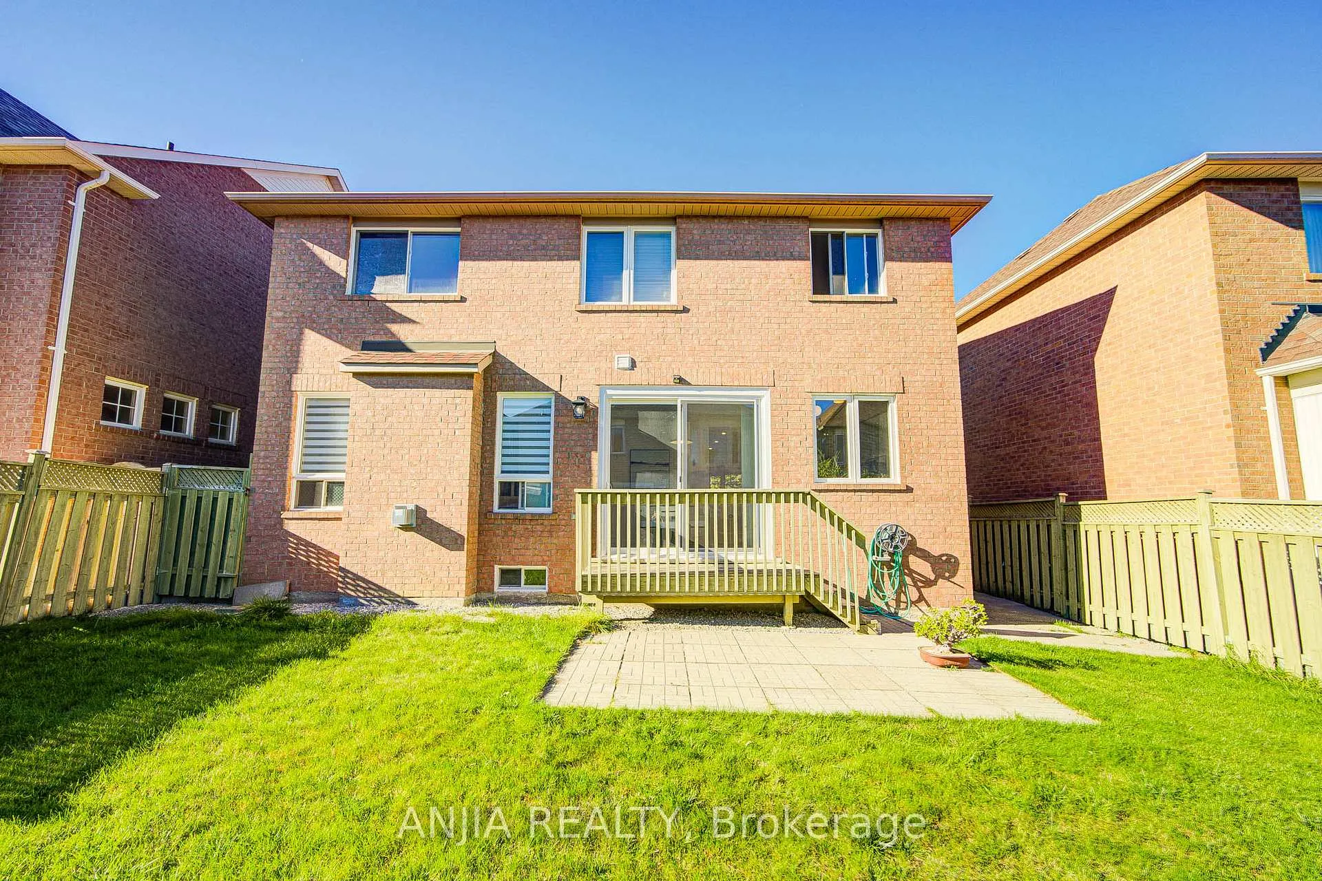 Photo 48 of 131 Winston Castle Drive, Markham, Berczy — HOMEH