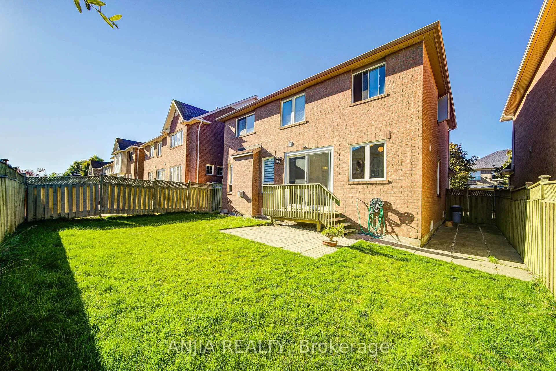 Photo 49 of 131 Winston Castle Drive, Markham, Berczy — HOMEH