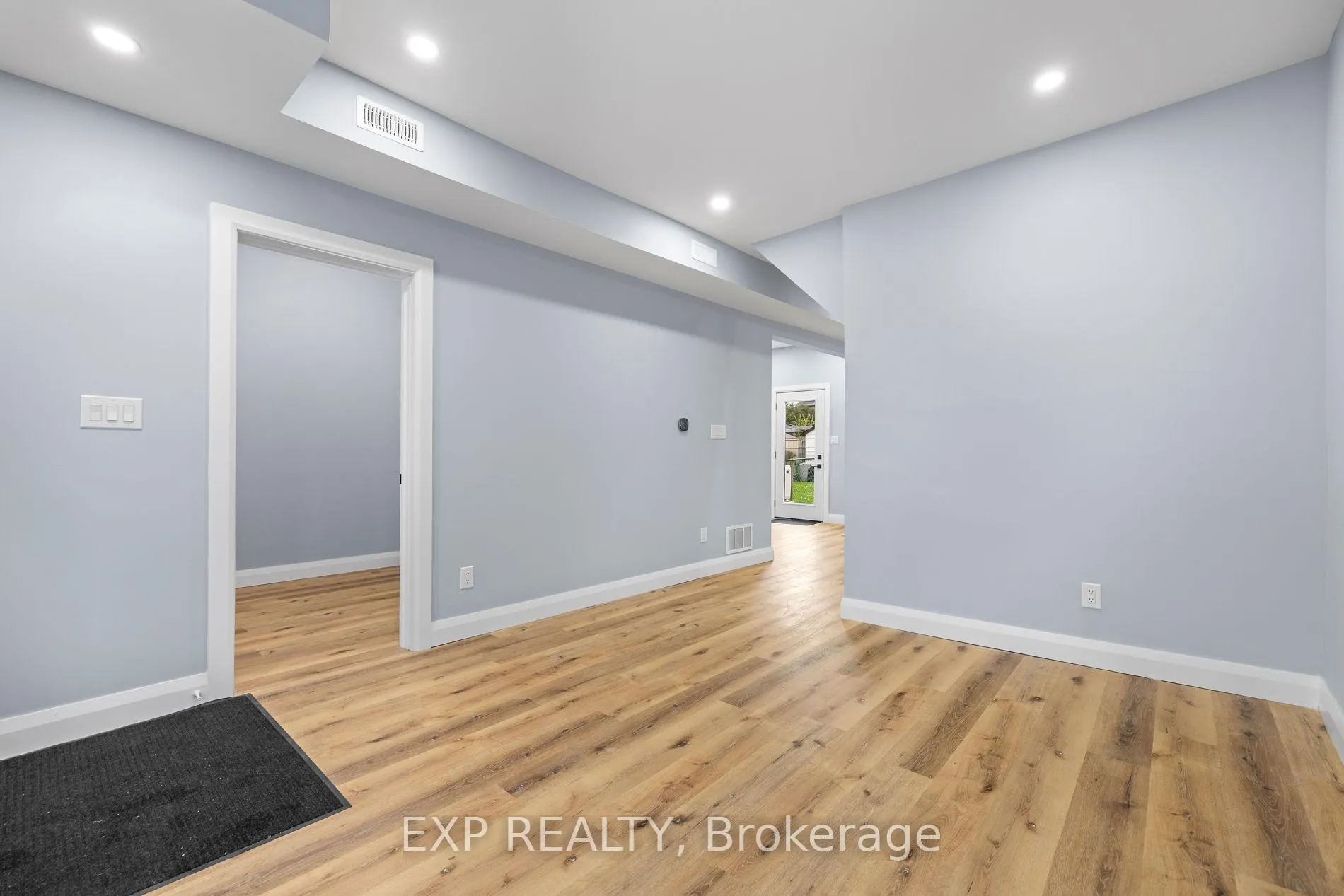 Photo 12 of 24 East 24th Street, Hamilton, Eastmount — HOMEH