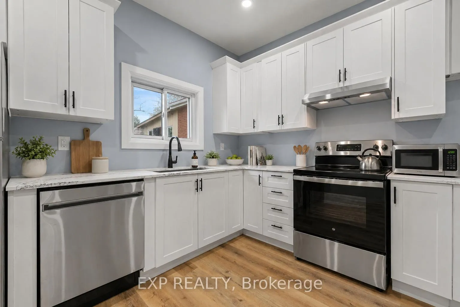 Photo 15 of 24 East 24th Street, Hamilton, Eastmount — HOMEH