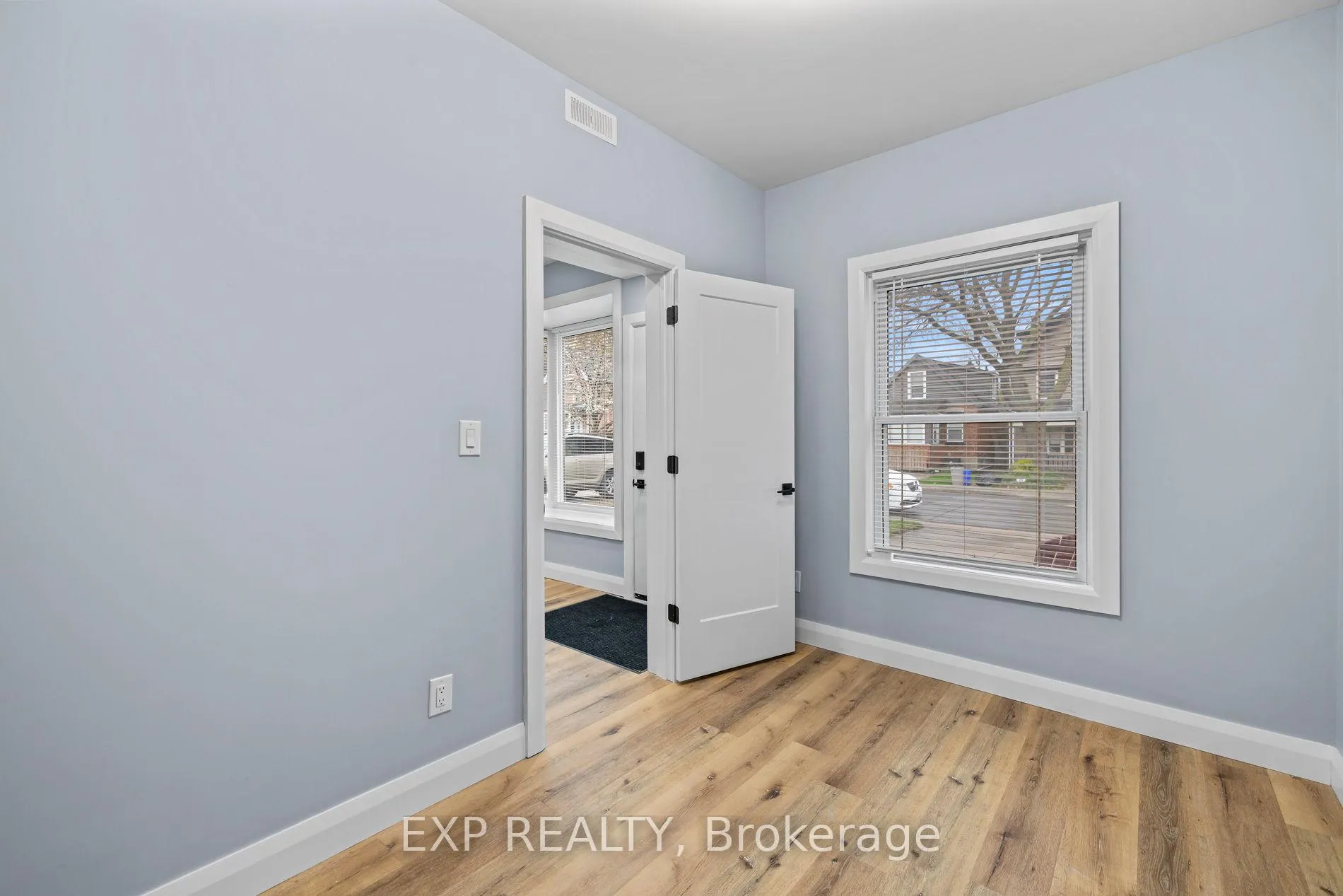 Photo 22 of 24 East 24th Street, Hamilton, Eastmount — HOMEH