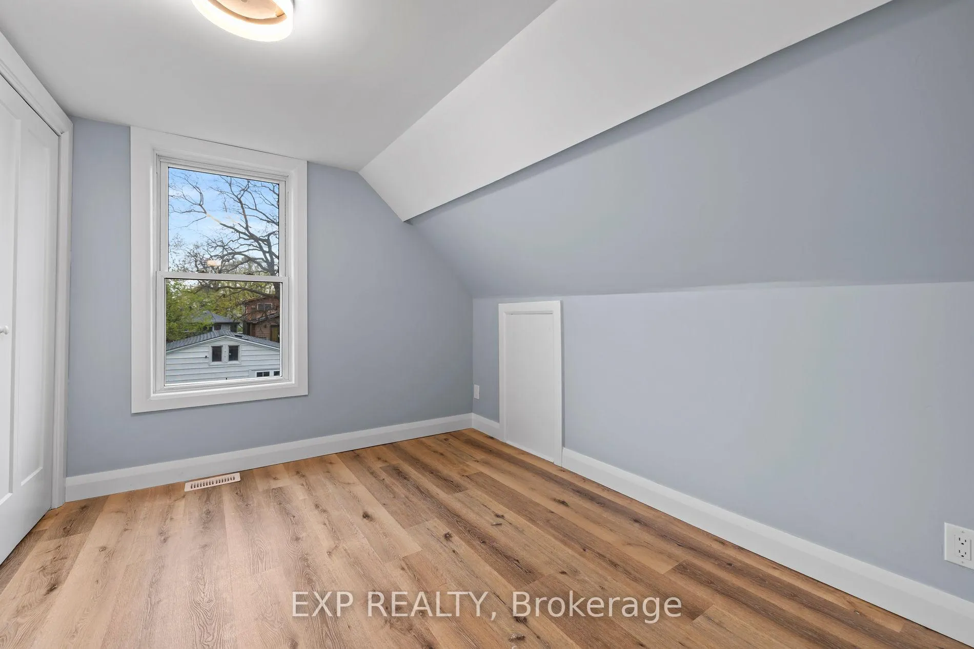 Photo 30 of 24 East 24th Street, Hamilton, Eastmount — HOMEH