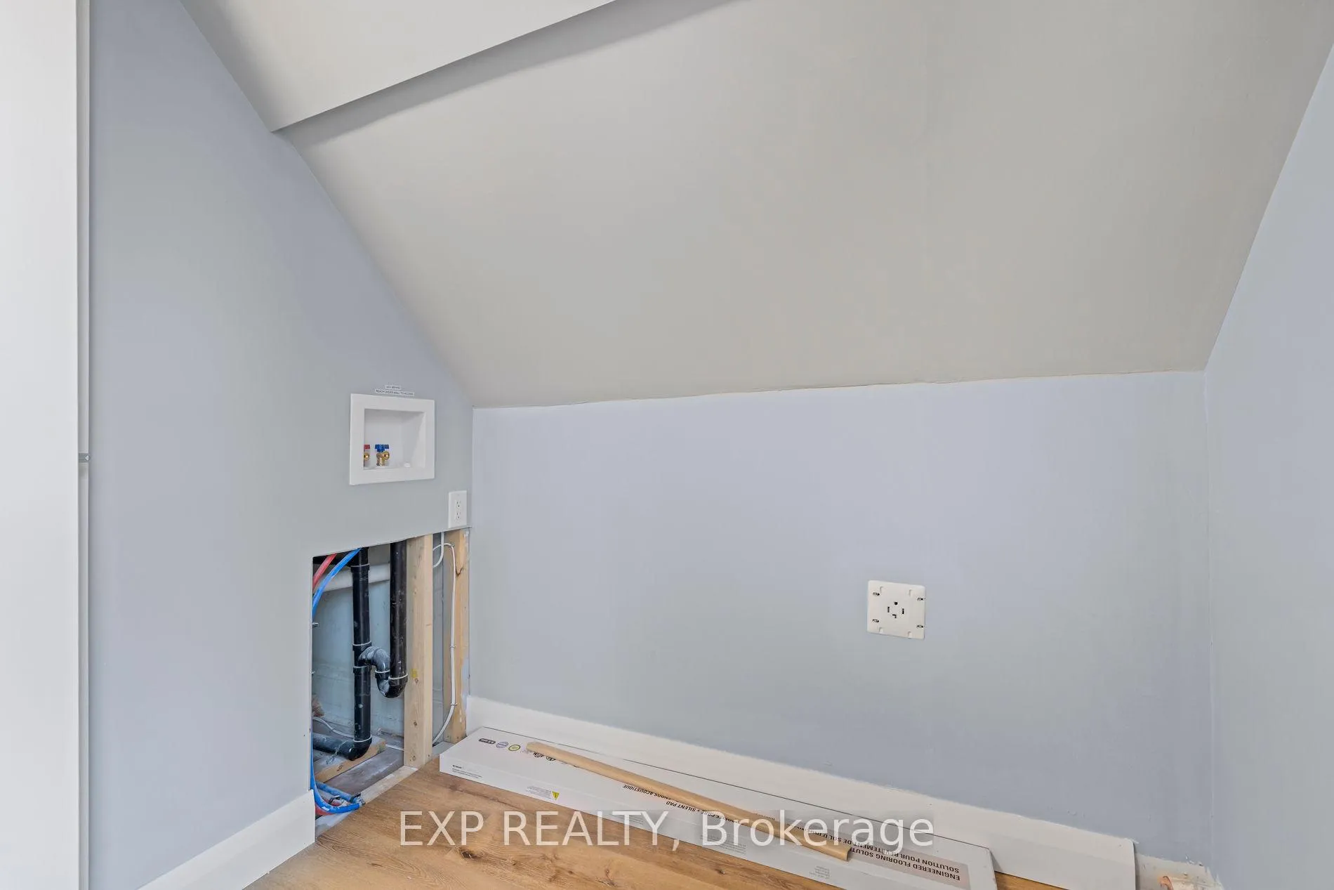 Photo 33 of 24 East 24th Street, Hamilton, Eastmount — HOMEH