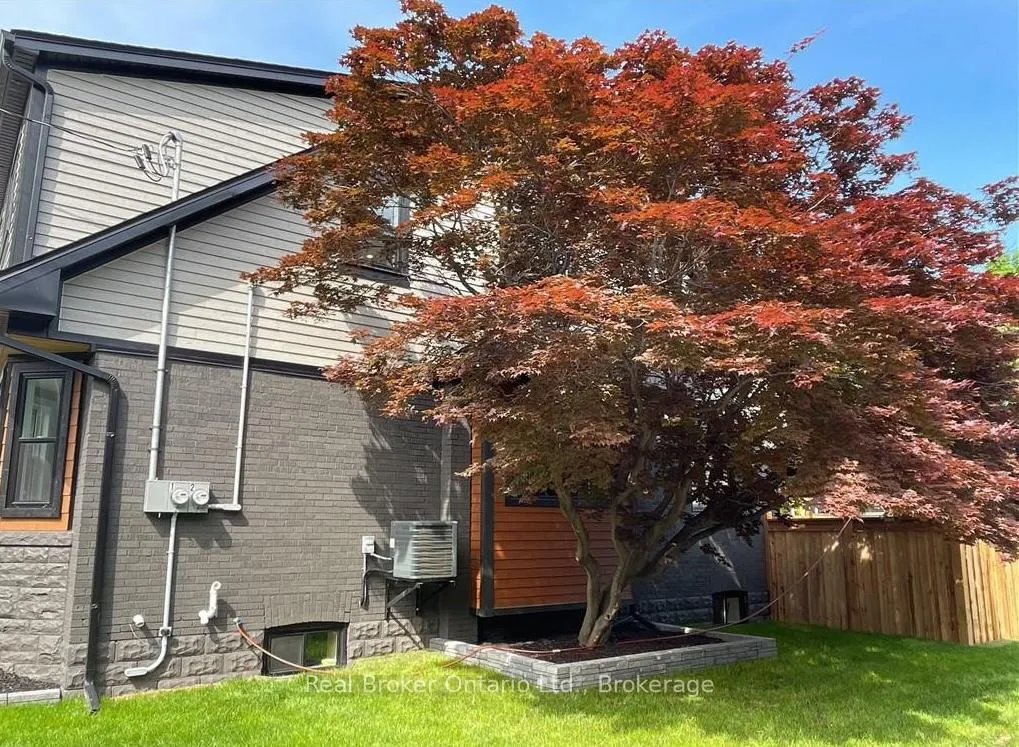 Photo 4 of Unit Upper, 58 Rosslyn Avenue N, Hamilton, Crown Point — HOMEH