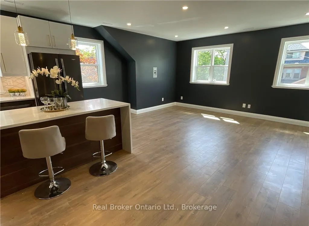 Photo 8 of Unit Upper, 58 Rosslyn Avenue N, Hamilton, Crown Point — HOMEH