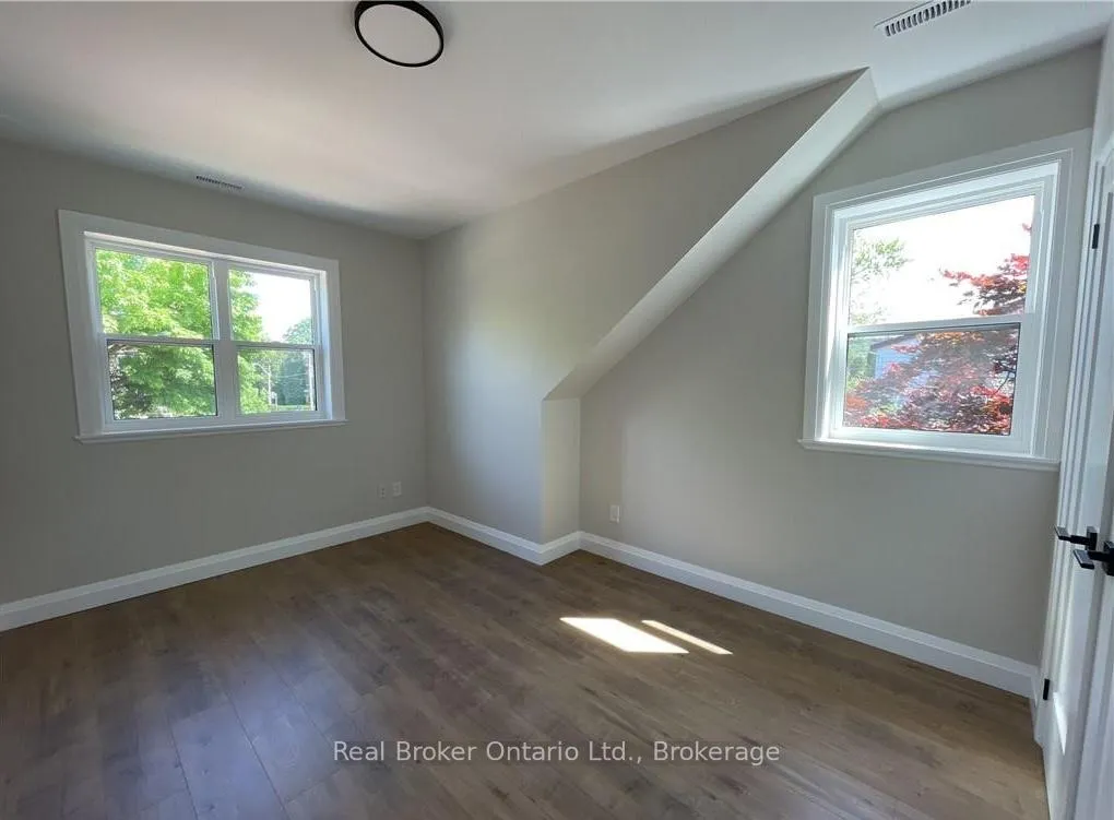 Photo 9 of Unit Upper, 58 Rosslyn Avenue N, Hamilton, Crown Point — HOMEH