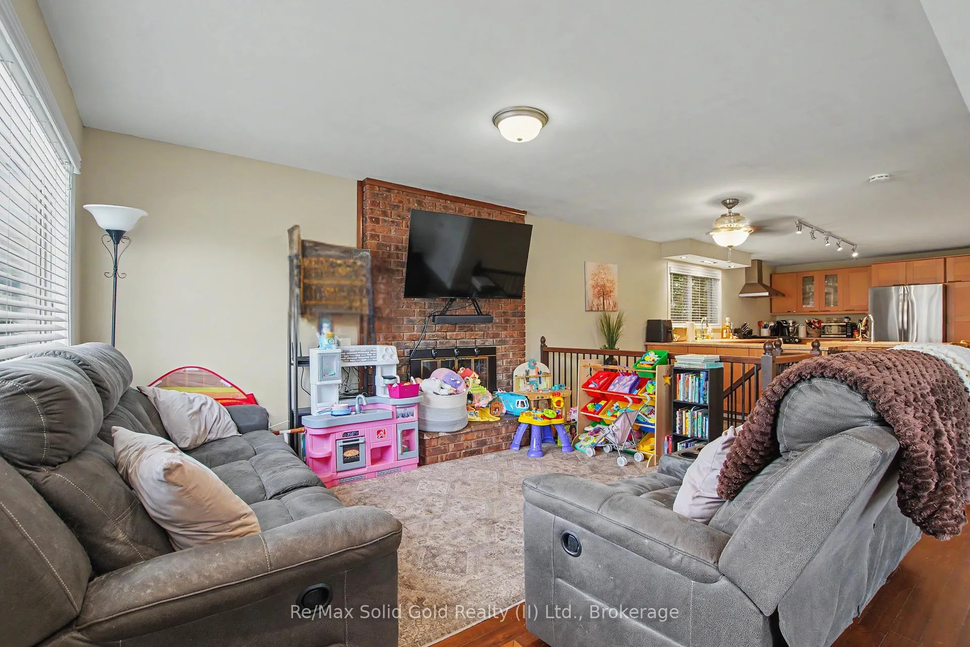 Photo 2 of 241 Guelph Avenue, Cambridge, Silver Heights — HOMEH