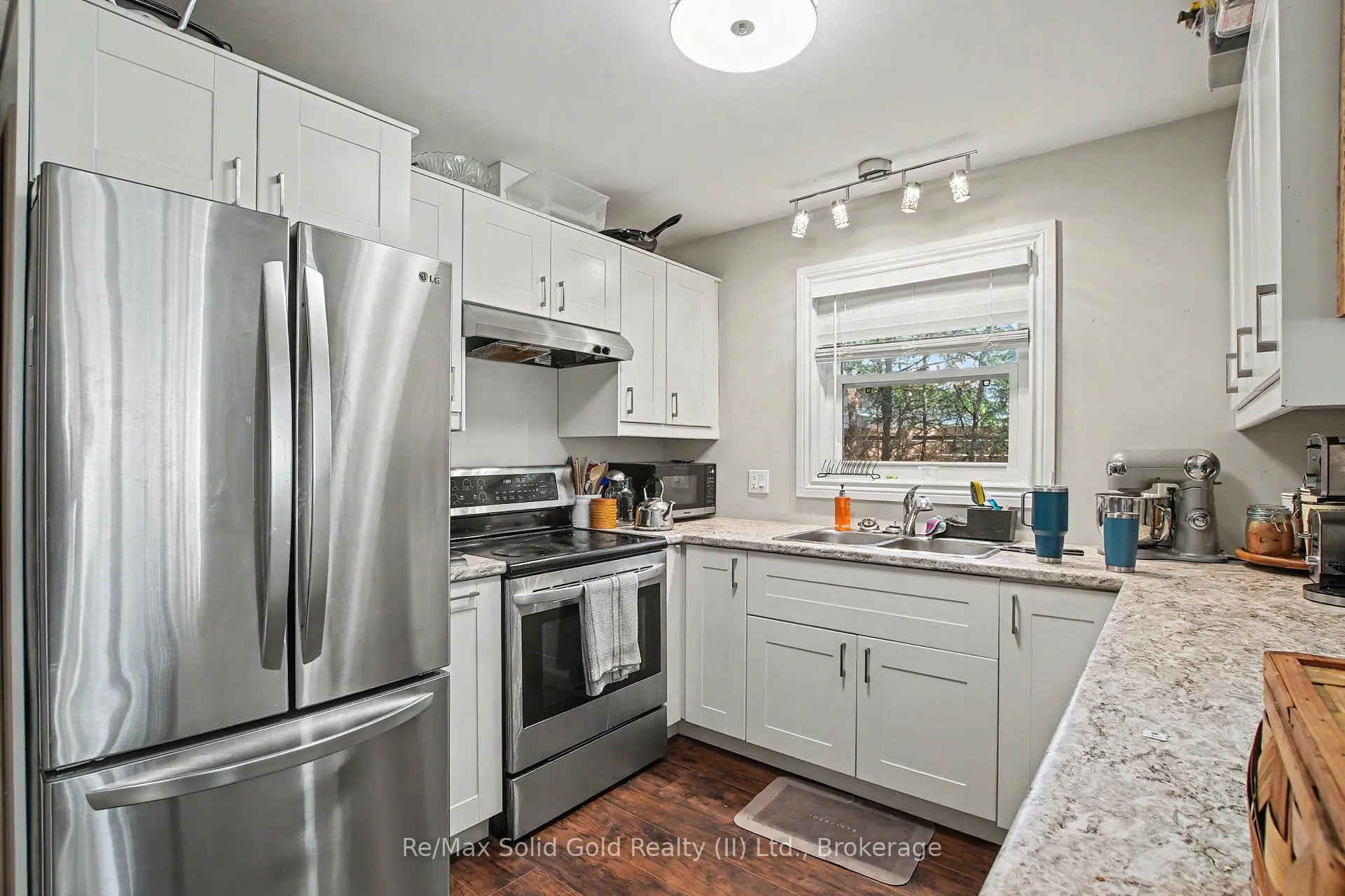 Photo 9 of 241 Guelph Avenue, Cambridge, Silver Heights — HOMEH