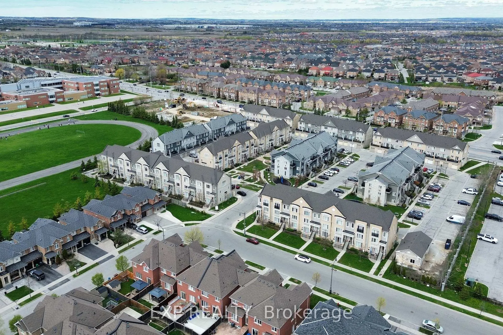 Photo 2 of Unit 32, 60 Fairwood Circle, Brampton, Sandringham-Wellington — HOMEH
