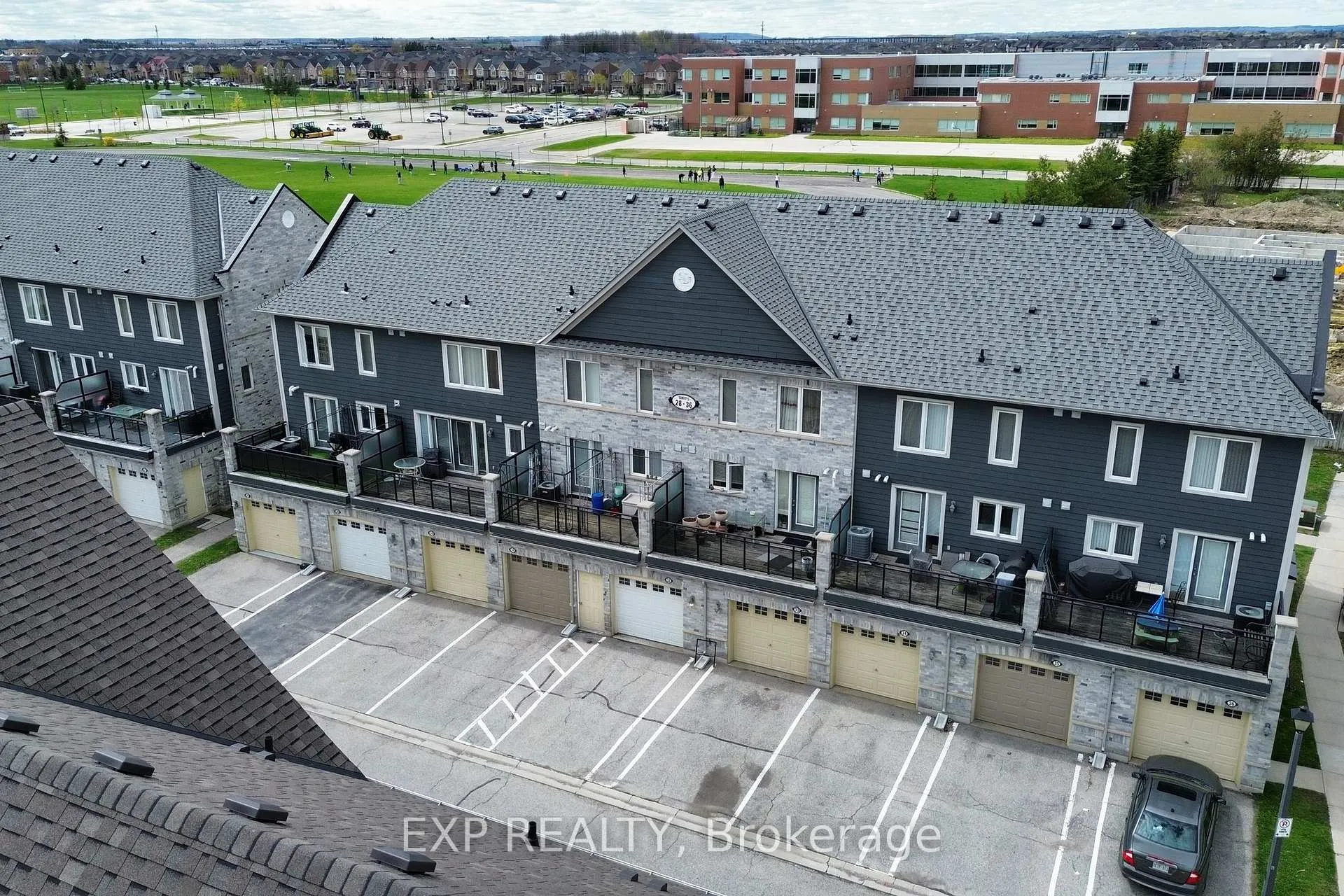 Photo 3 of Unit 32, 60 Fairwood Circle, Brampton, Sandringham-Wellington — HOMEH
