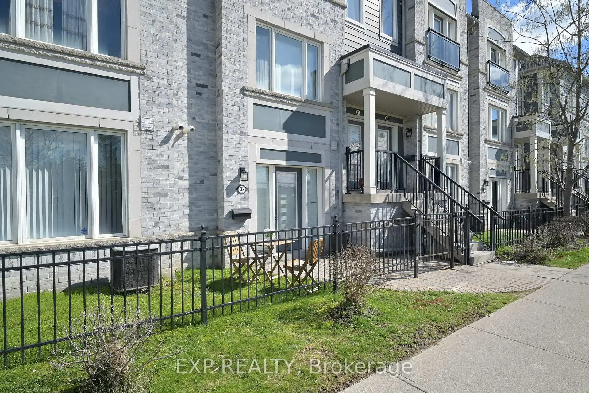 Photo 5 of Unit 32, 60 Fairwood Circle, Brampton, Sandringham-Wellington — HOMEH