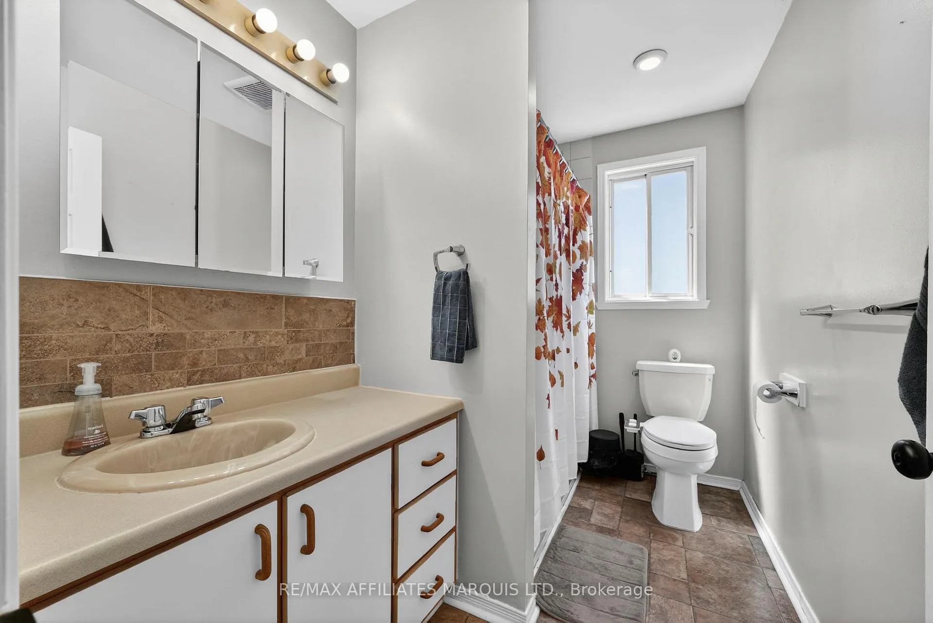 Photo 17 of 112 Glen Oaks Court, Cornwall — HOMEH
