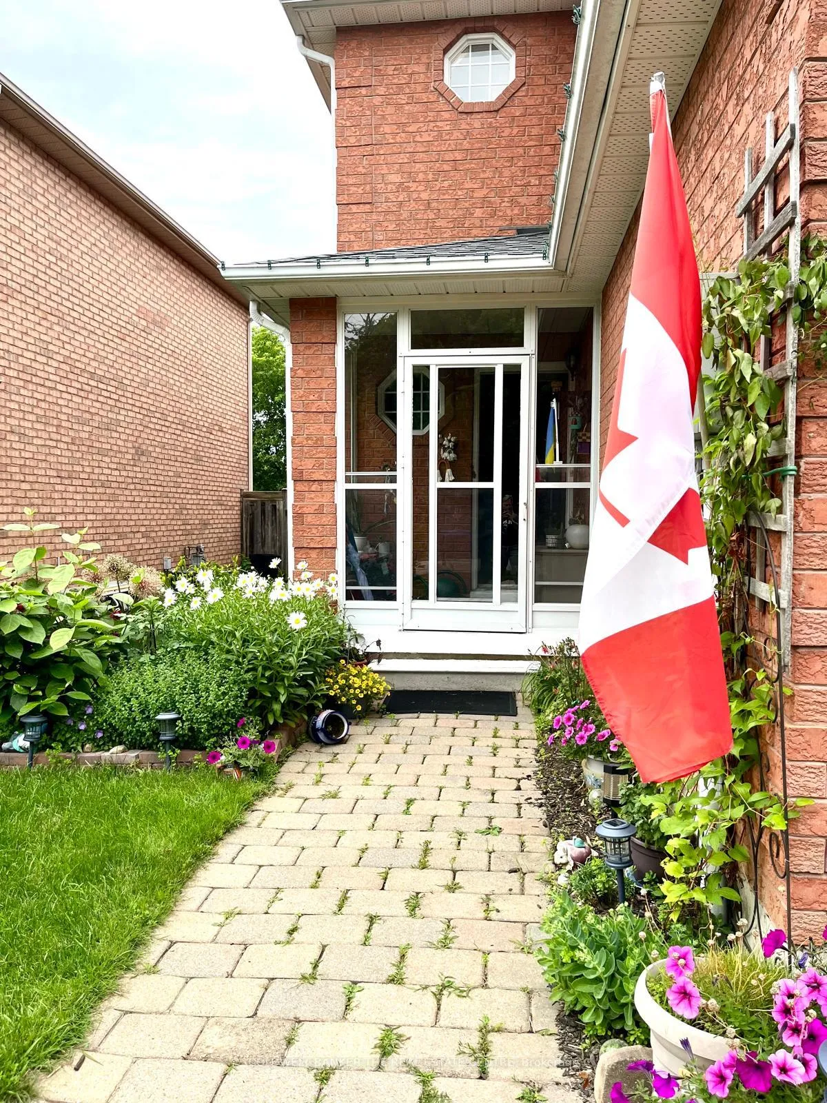 Photo 2 of 90 Bruce Crescent, Barrie, Bayshore — HOMEH