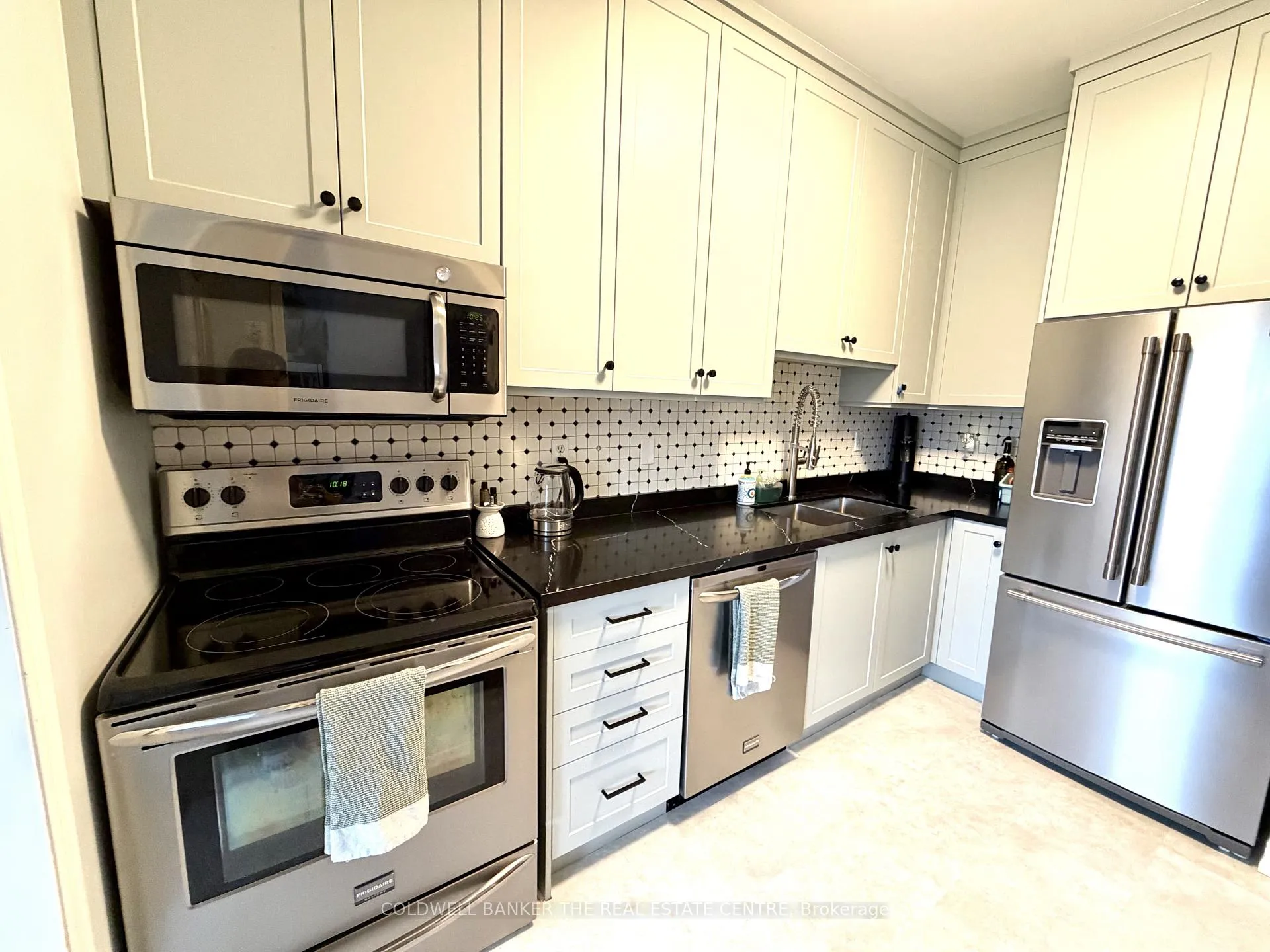 Photo 11 of 90 Bruce Crescent, Barrie, Bayshore — HOMEH