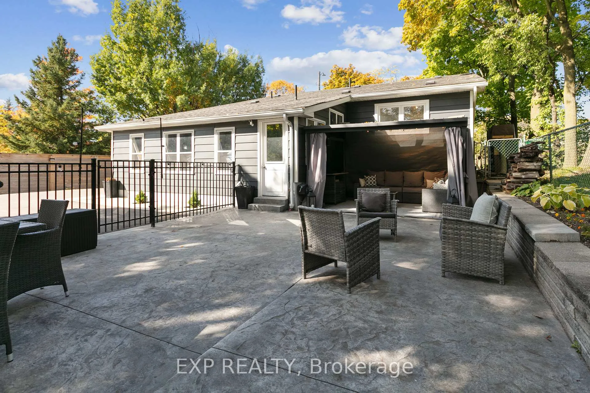 Photo 3 of 366 Dundas Street E, Hamilton, Waterdown — HOMEH
