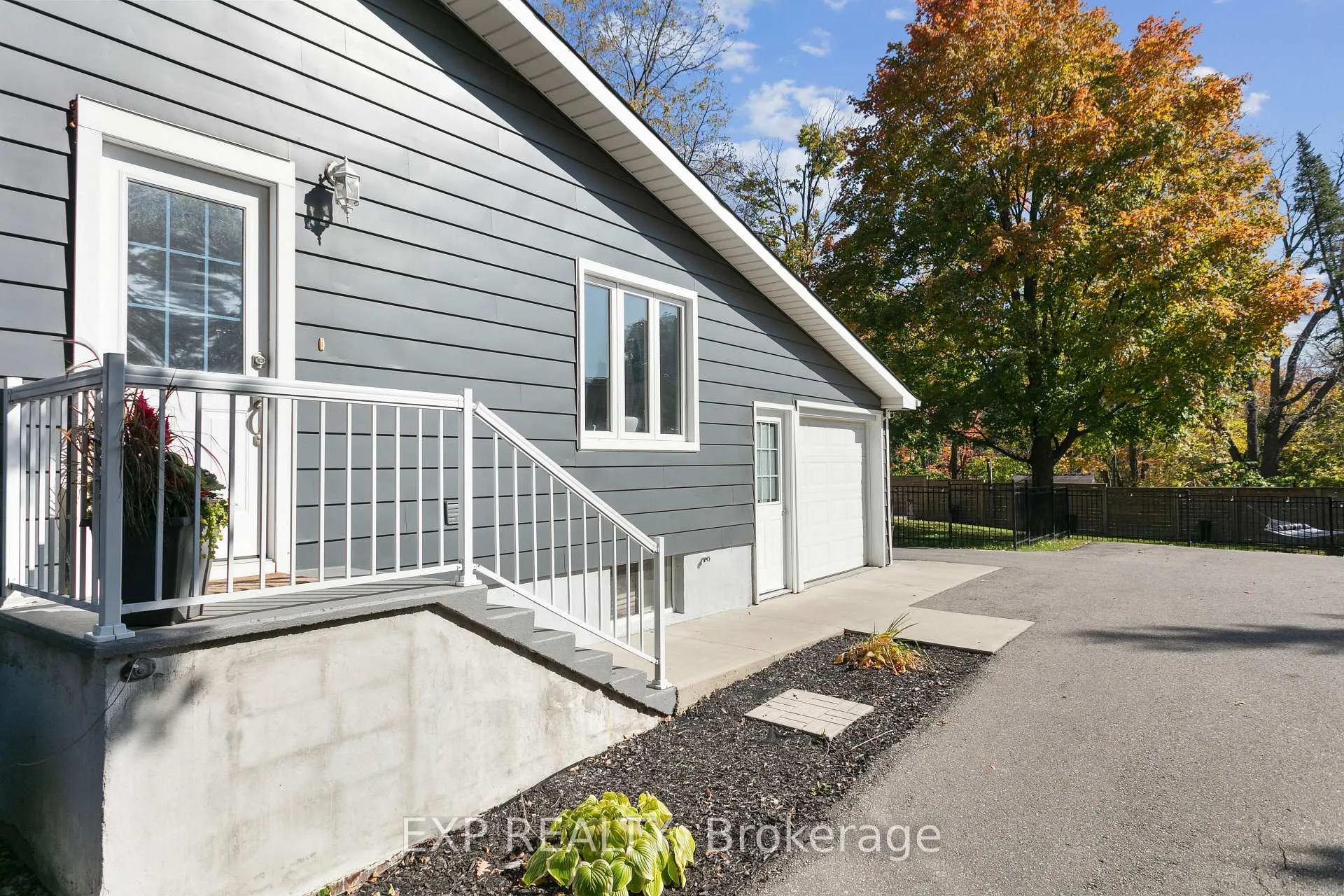 Photo 5 of 366 Dundas Street E, Hamilton, Waterdown — HOMEH