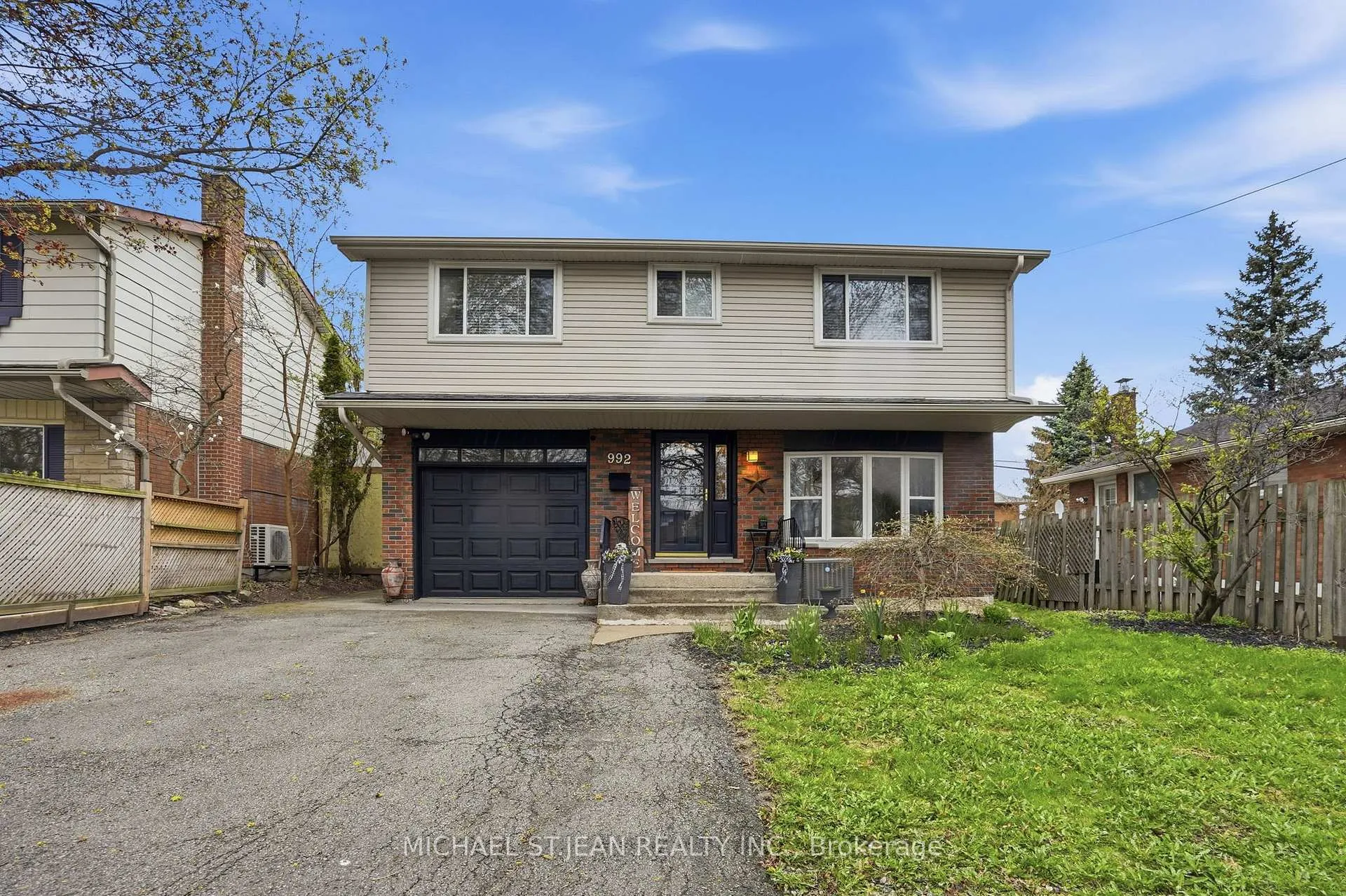 Photo 2 of 992 Garth Street, Hamilton, Gilbert — HOMEH