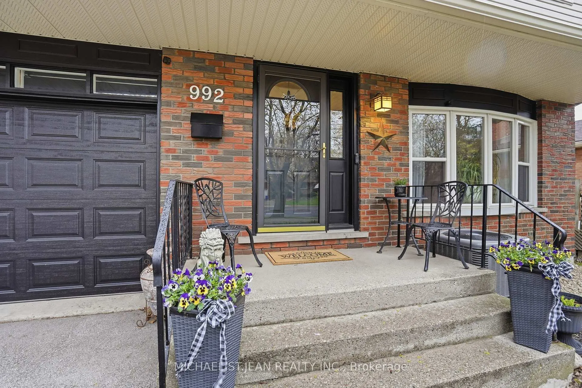 Photo 4 of 992 Garth Street, Hamilton, Gilbert — HOMEH