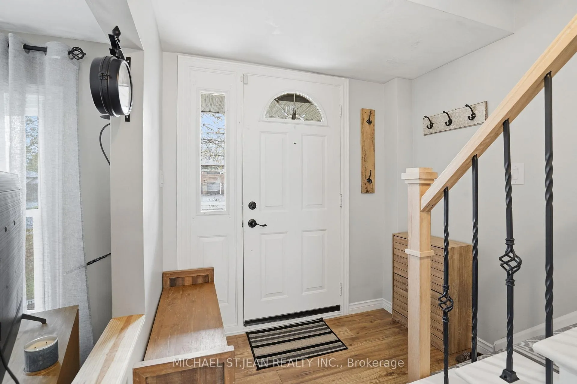 Photo 5 of 992 Garth Street, Hamilton, Gilbert — HOMEH