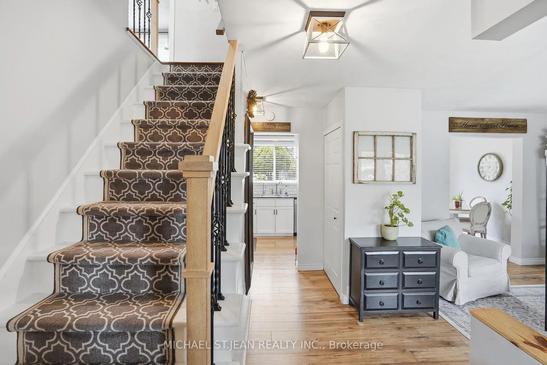 Photo 6 of 992 Garth Street, Hamilton, Gilbert — HOMEH