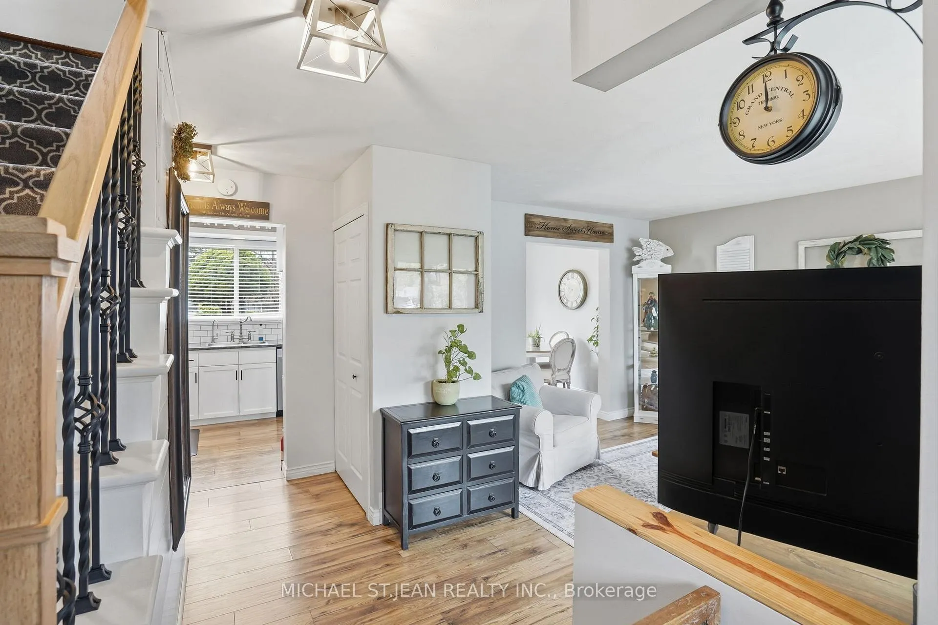 Photo 7 of 992 Garth Street, Hamilton, Gilbert — HOMEH