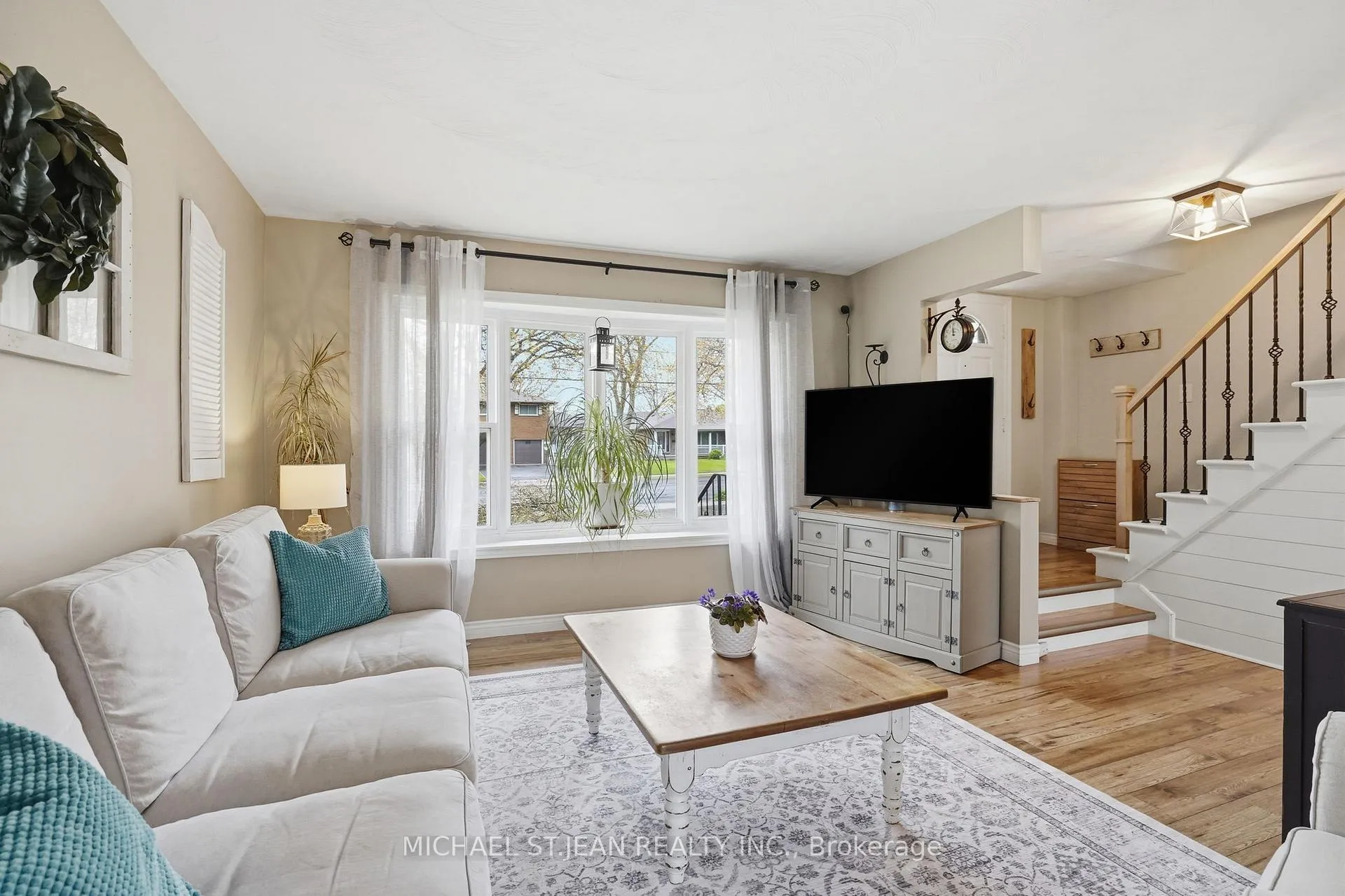 Photo 8 of 992 Garth Street, Hamilton, Gilbert — HOMEH