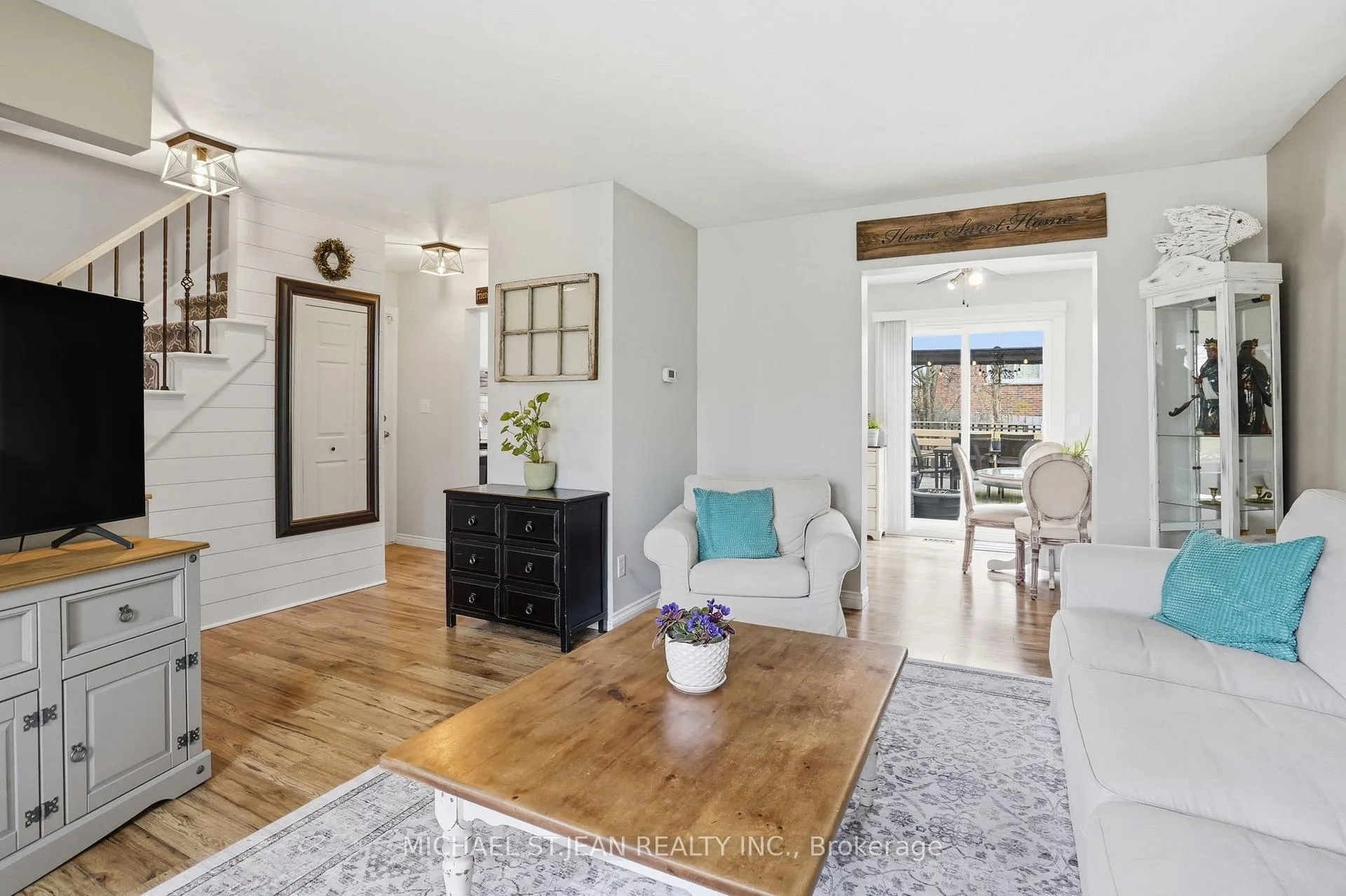 Photo 11 of 992 Garth Street, Hamilton, Gilbert — HOMEH