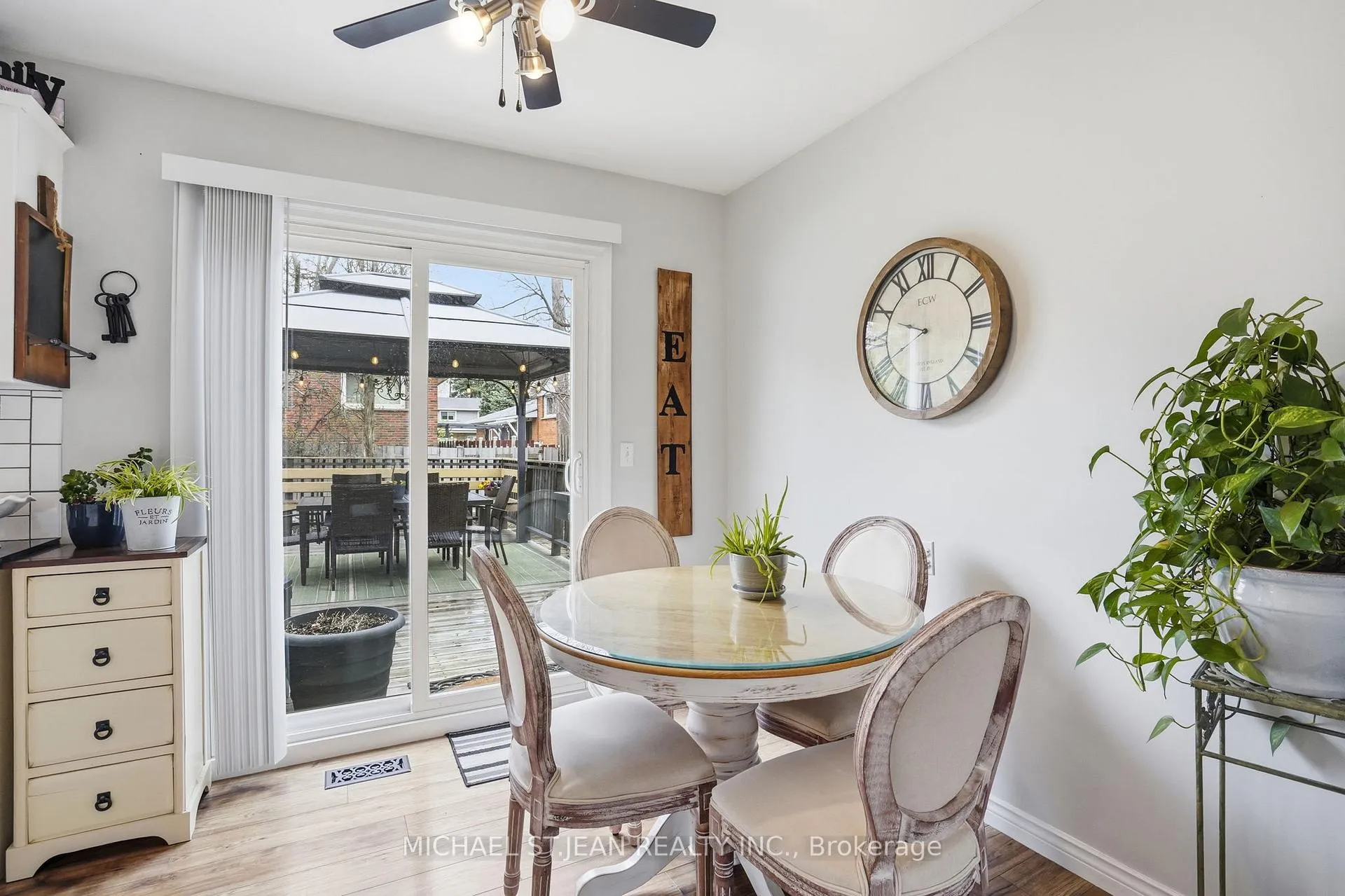 Photo 12 of 992 Garth Street, Hamilton, Gilbert — HOMEH