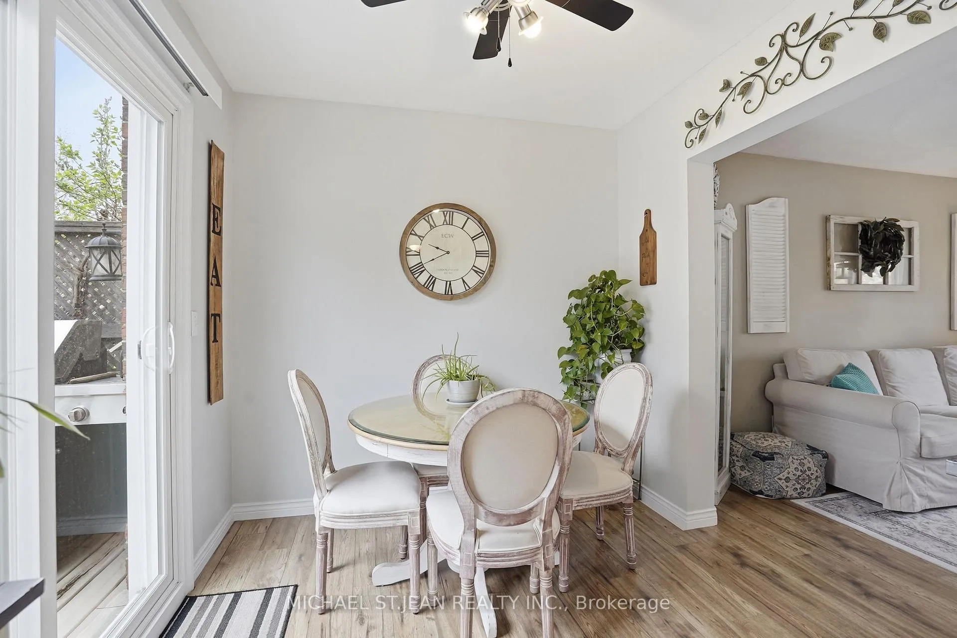 Photo 13 of 992 Garth Street, Hamilton, Gilbert — HOMEH