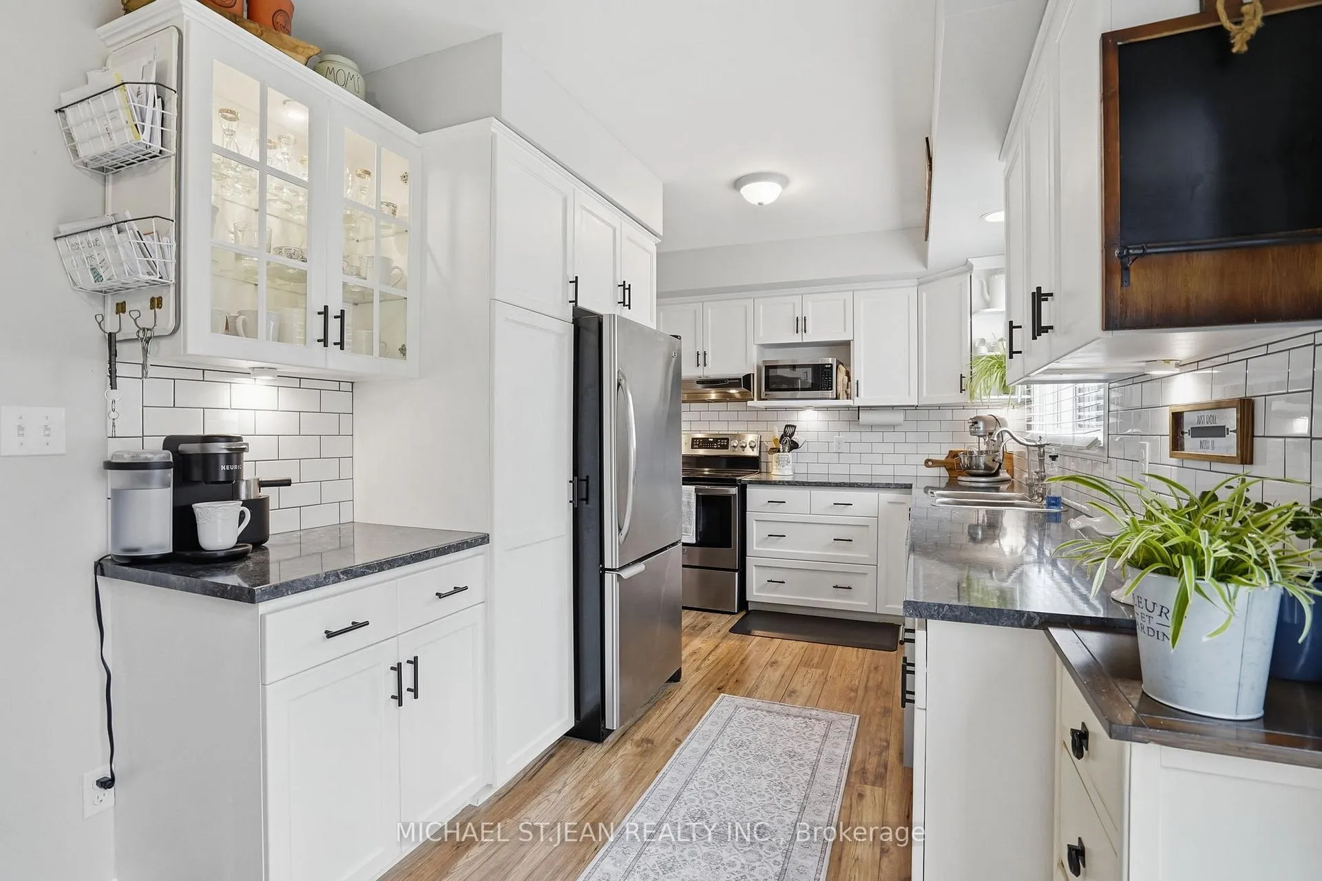 Photo 14 of 992 Garth Street, Hamilton, Gilbert — HOMEH