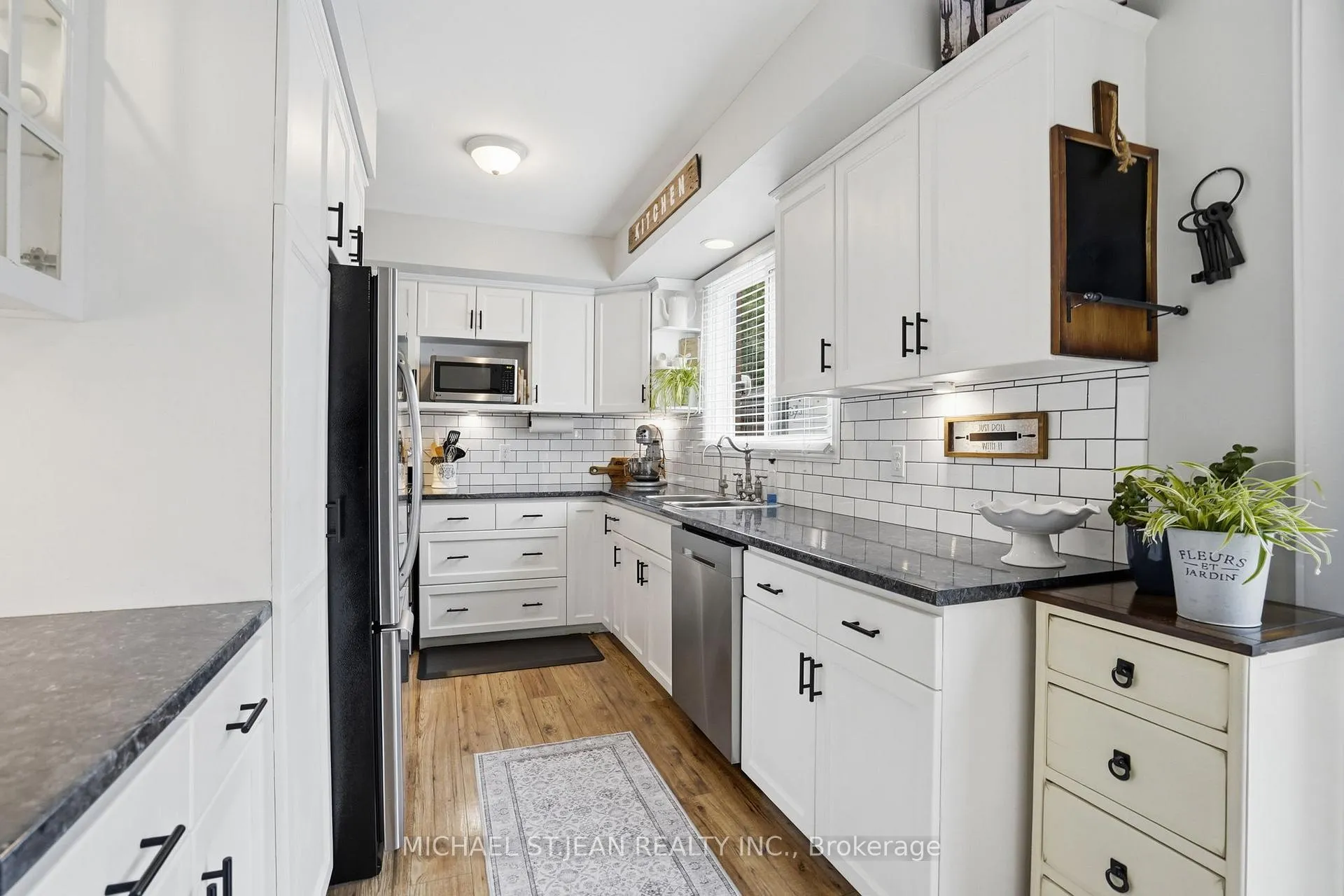 Photo 15 of 992 Garth Street, Hamilton, Gilbert — HOMEH