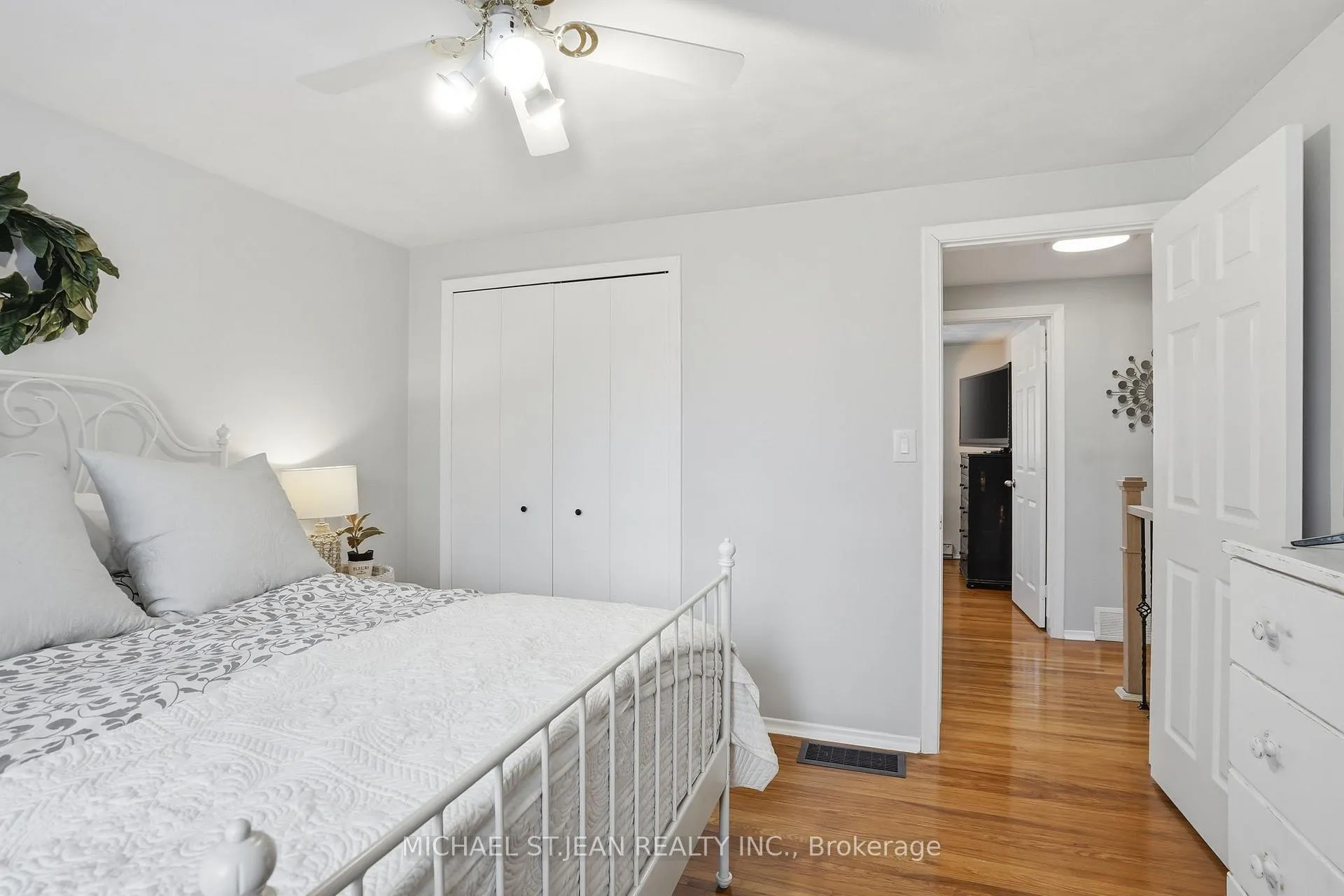 Photo 22 of 992 Garth Street, Hamilton, Gilbert — HOMEH