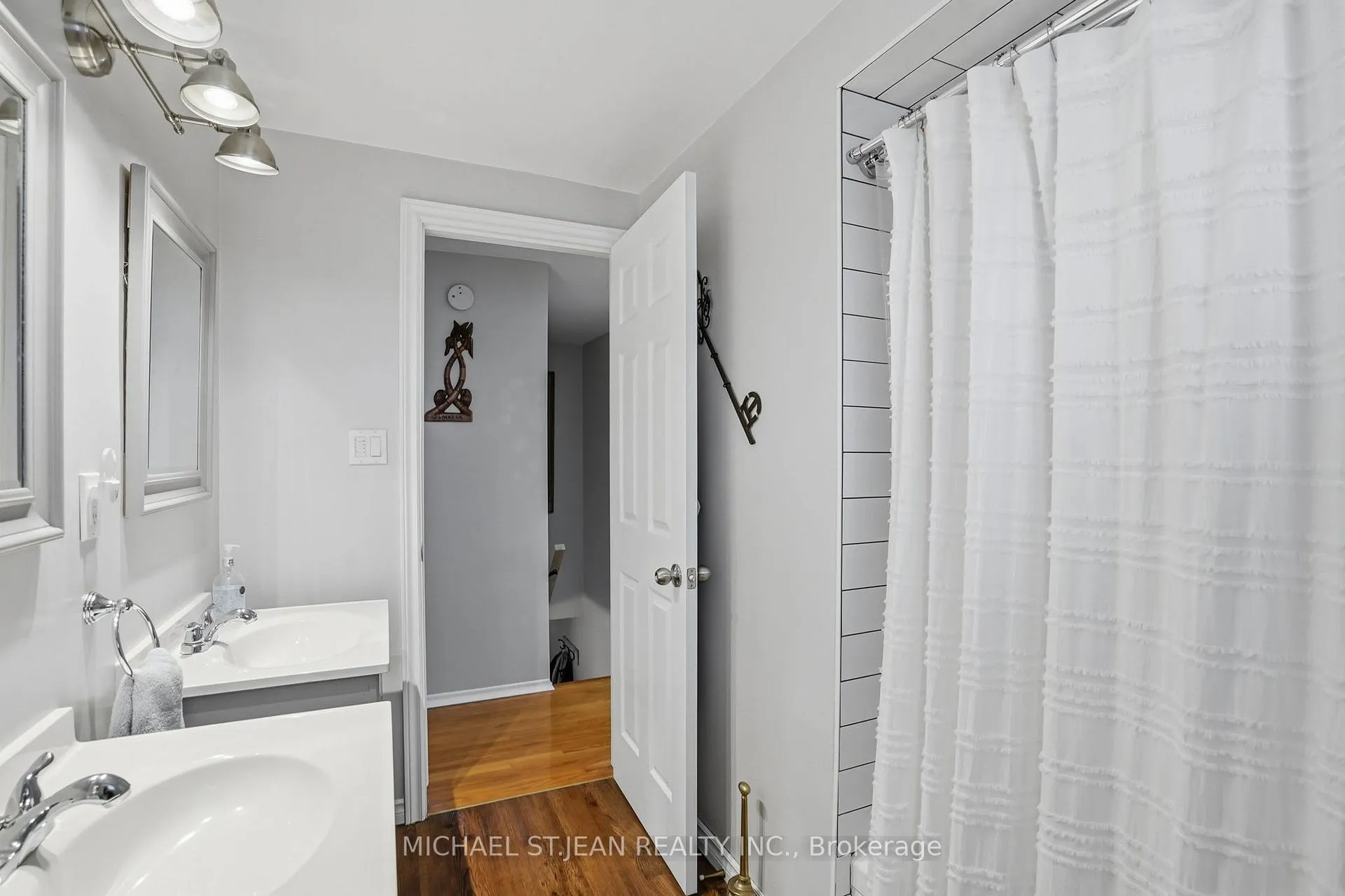 Photo 26 of 992 Garth Street, Hamilton, Gilbert — HOMEH
