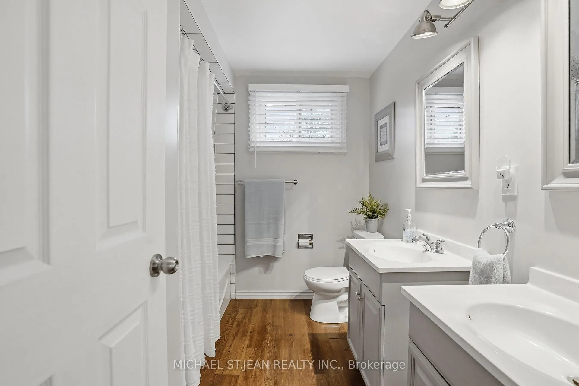 Photo 27 of 992 Garth Street, Hamilton, Gilbert — HOMEH