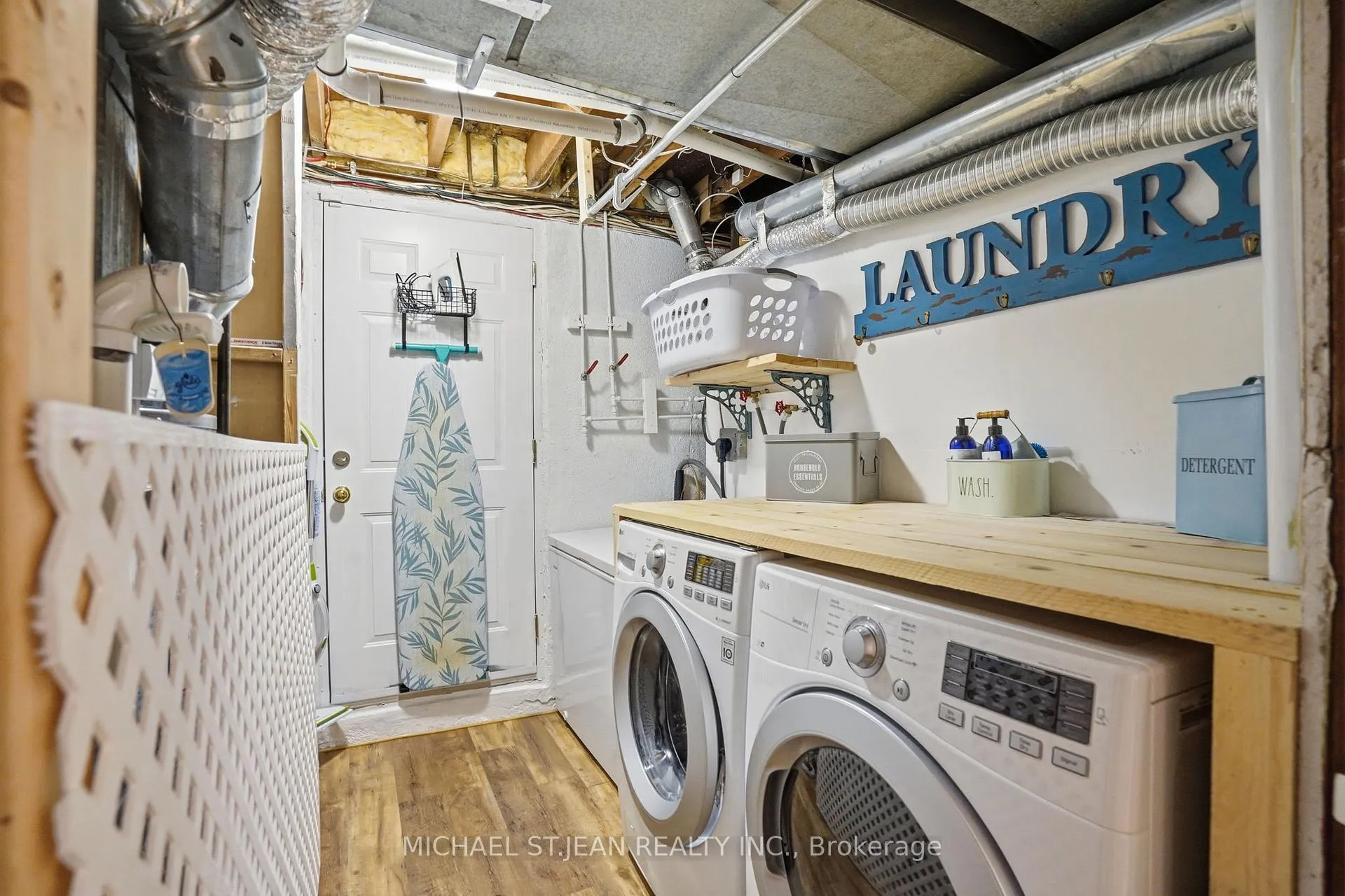 Photo 42 of 992 Garth Street, Hamilton, Gilbert — HOMEH
