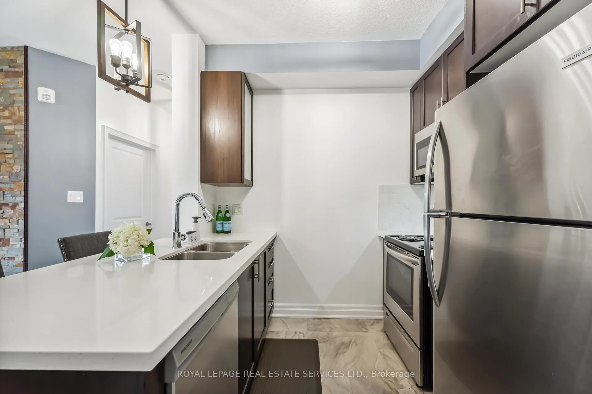 Photo 9 of Unit 216, 101 Shoreview Place, Hamilton, Lakeshore — HOMEH
