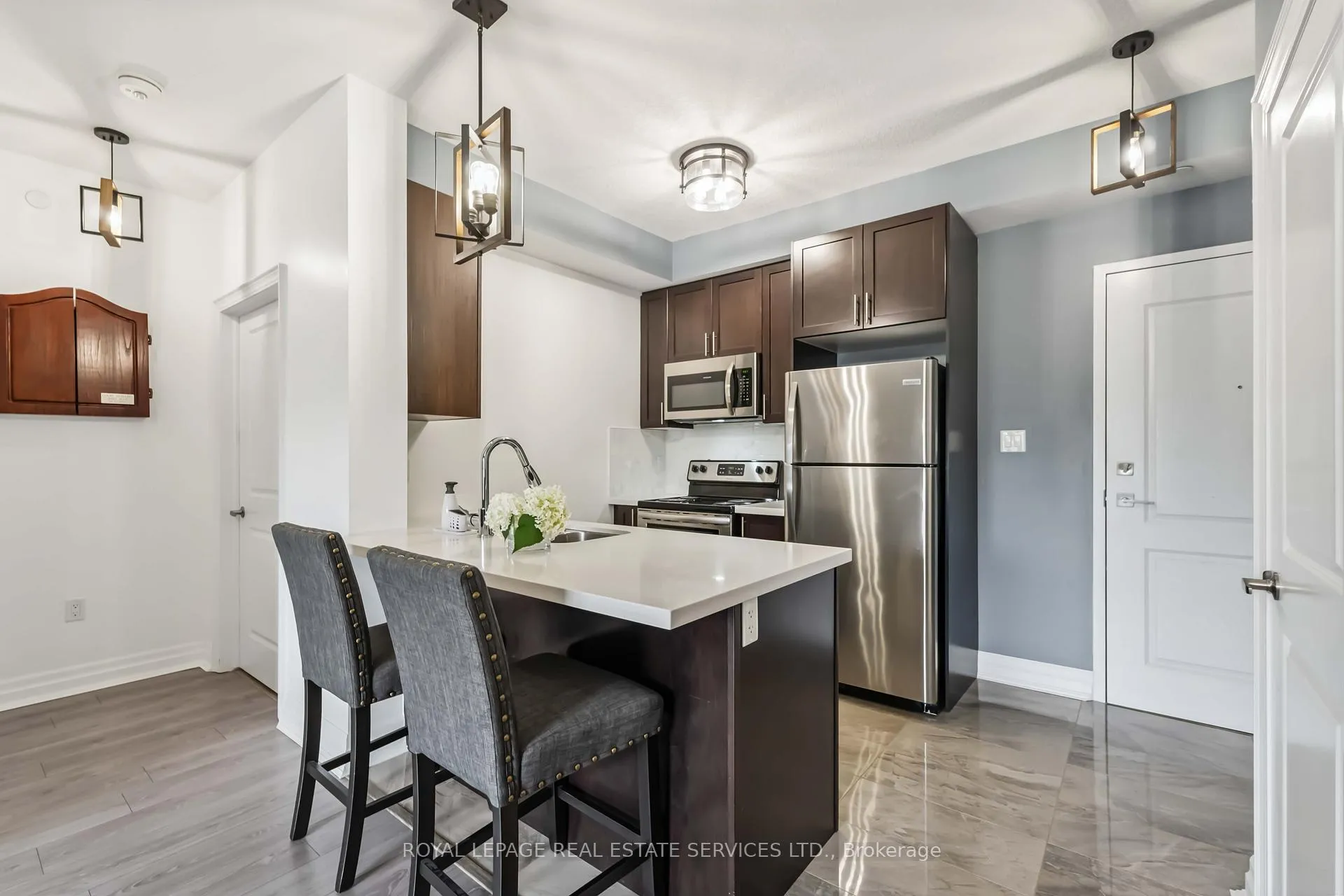 Photo 11 of Unit 216, 101 Shoreview Place, Hamilton, Lakeshore — HOMEH