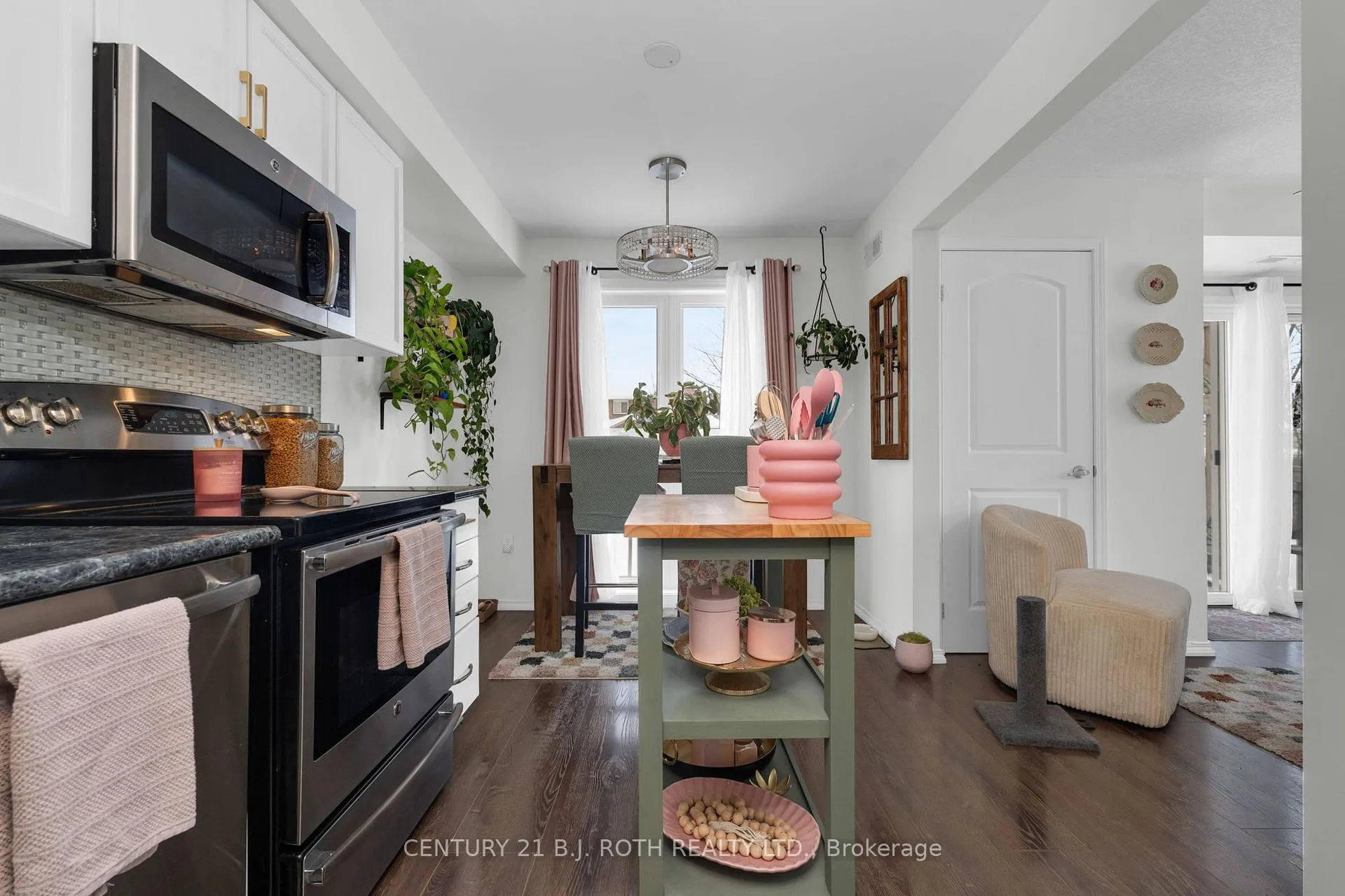 Photo 9 of Unit 4, 19 Cheltenham Road, Barrie, Georgian Drive — HOMEH