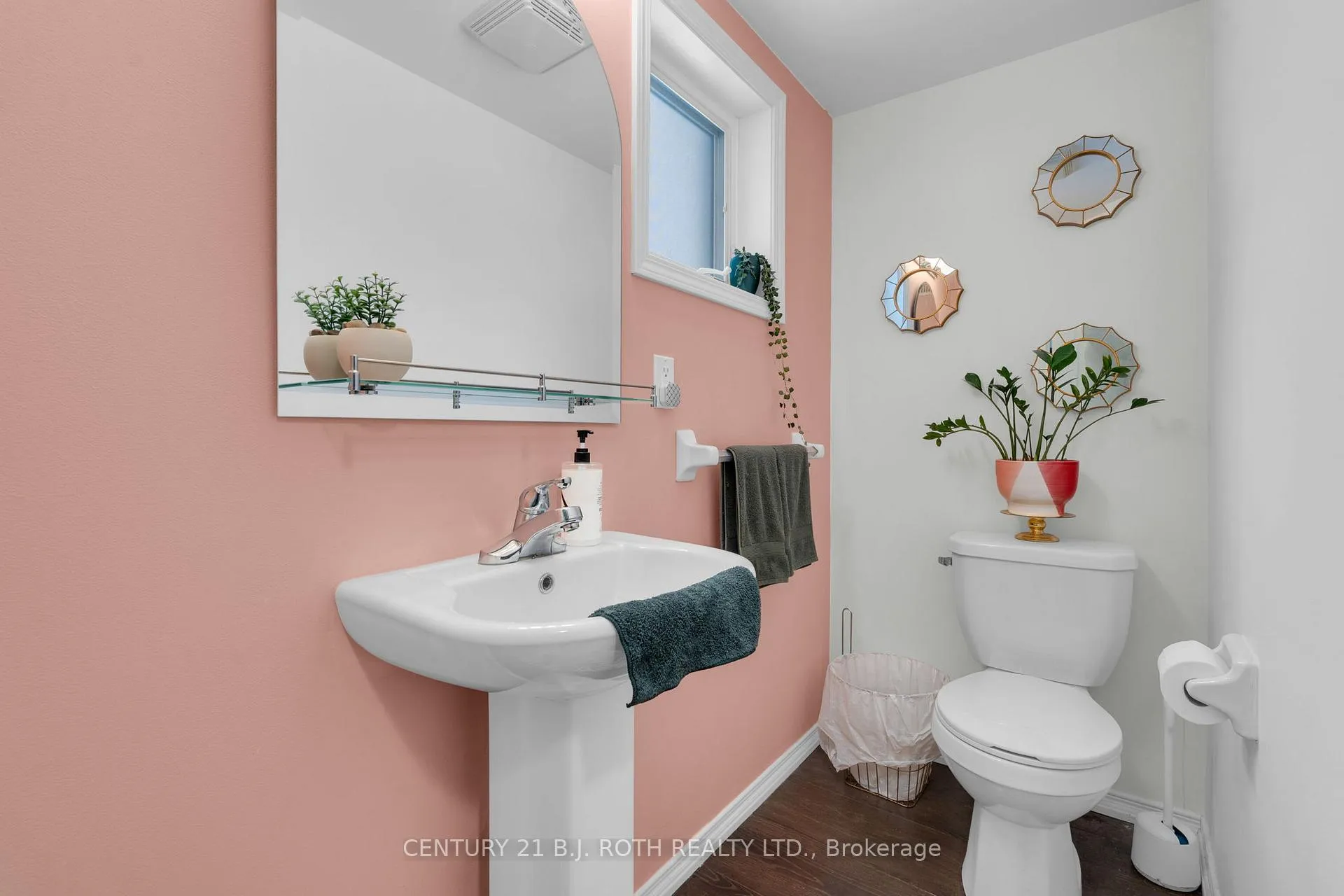Photo 11 of Unit 4, 19 Cheltenham Road, Barrie, Georgian Drive — HOMEH