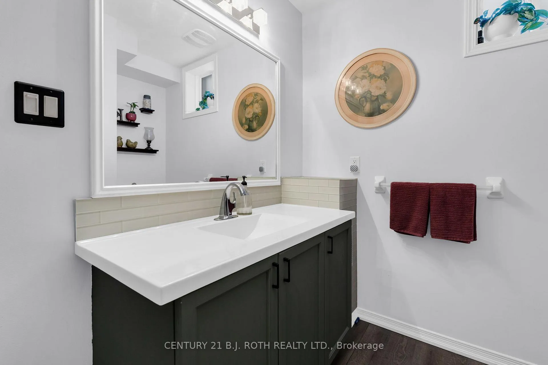 Photo 15 of Unit 4, 19 Cheltenham Road, Barrie, Georgian Drive — HOMEH